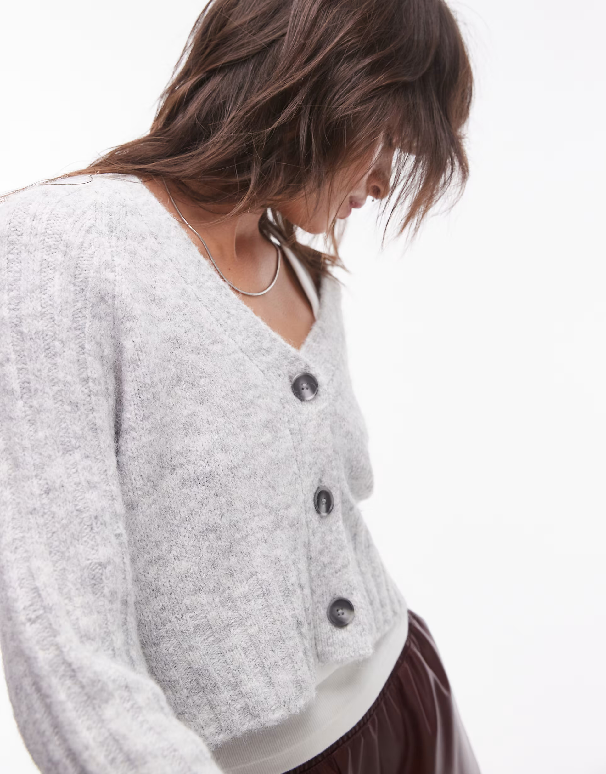 Topshop – Gerippte Strickjacke in Grau mit V-Ausschnitt und lockerem Schnitt | ASOS (Global)