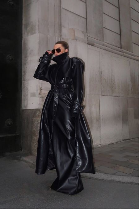 - Black leather trench
- Black leather maxi skirtt
