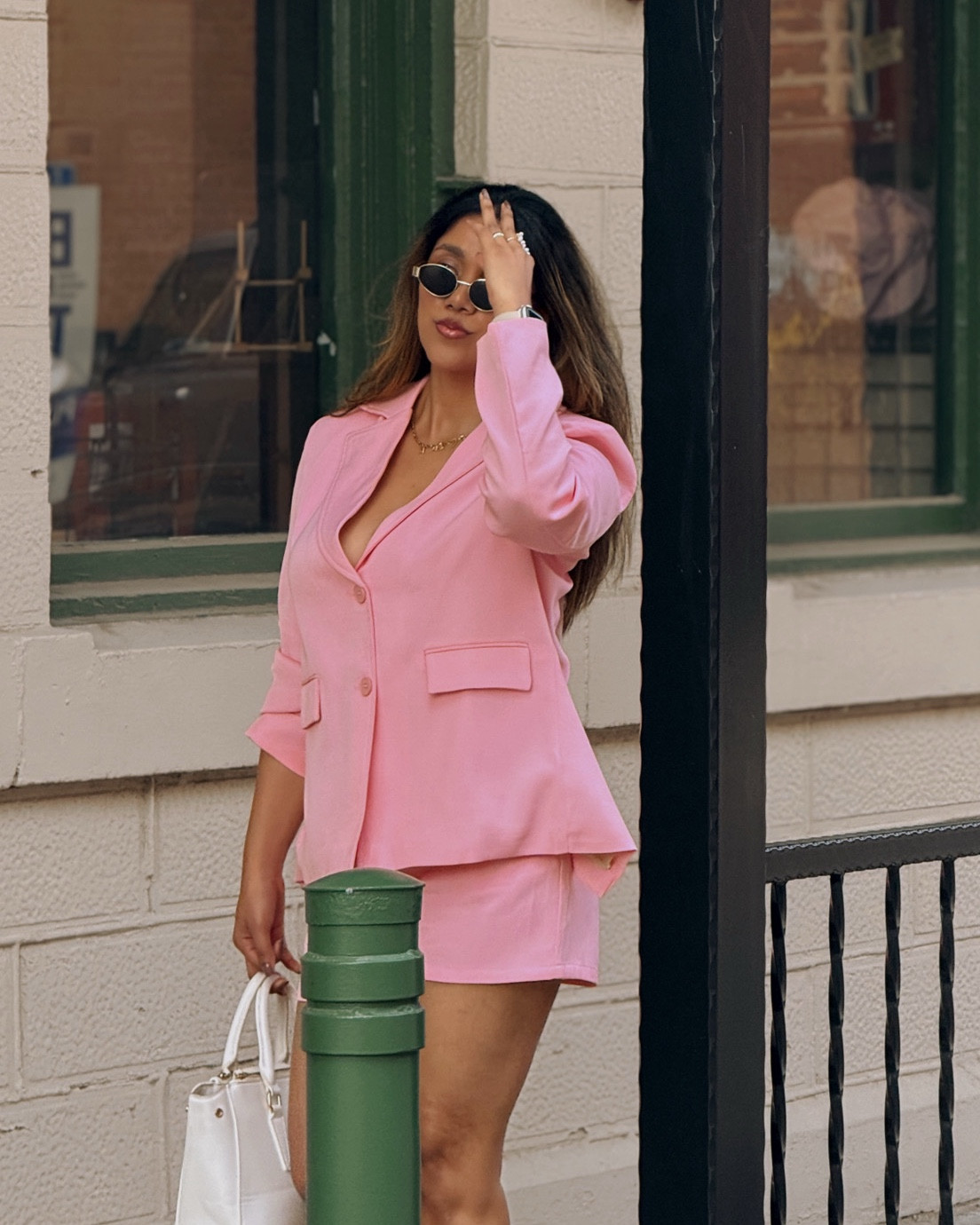 
Elevate your style with our charming pink ensemble! Featuring a stylish short and jacket, plus a high-quality vest, this outfit is perfect for any occasion. The white bow at the back adds a romantic touch that will turn heads. Don’t miss out!

#Fashion #RomanticStyle #ChicOutfit #PinkVibes #WardrobeEssentials



¡Espero que te guste!

#LTKStyleTip #LTKTravel #LTKBeauty