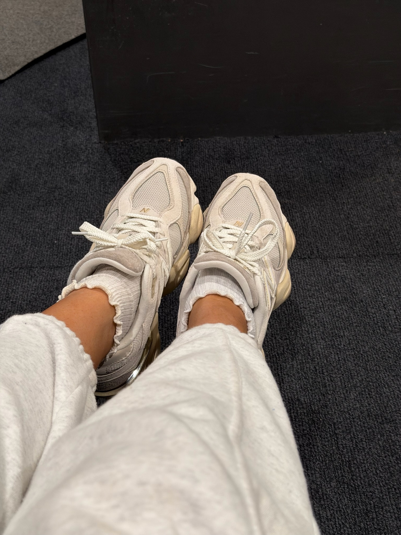 The cutest travel sneakers! 

new balance 9020 new balance shoes new balance sneakers sweatsuit travel outfit ruffle socks  

 