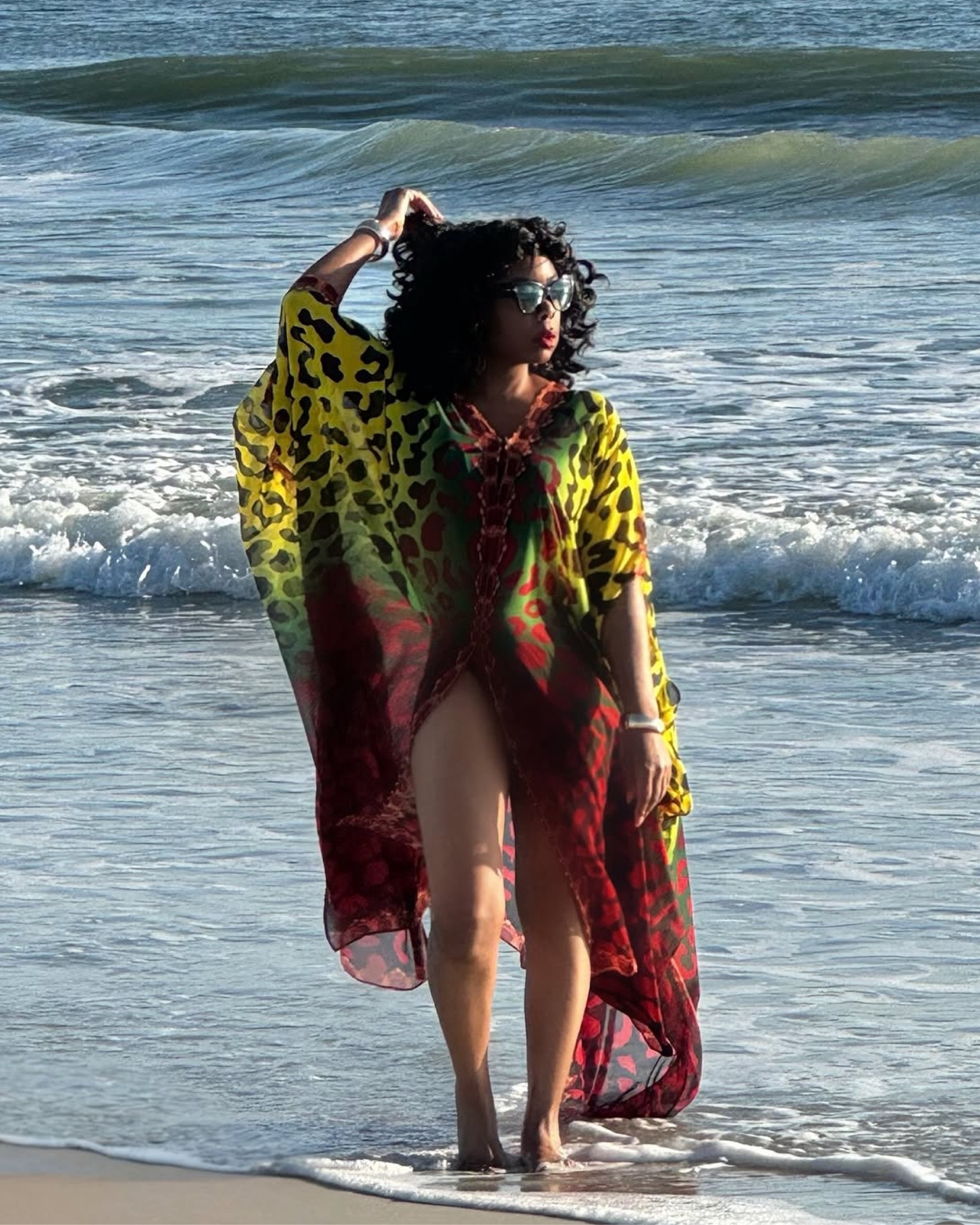 Morning Beach Walk 🌊
Pictured: @shopsaisankoh Nawara Kaftan 