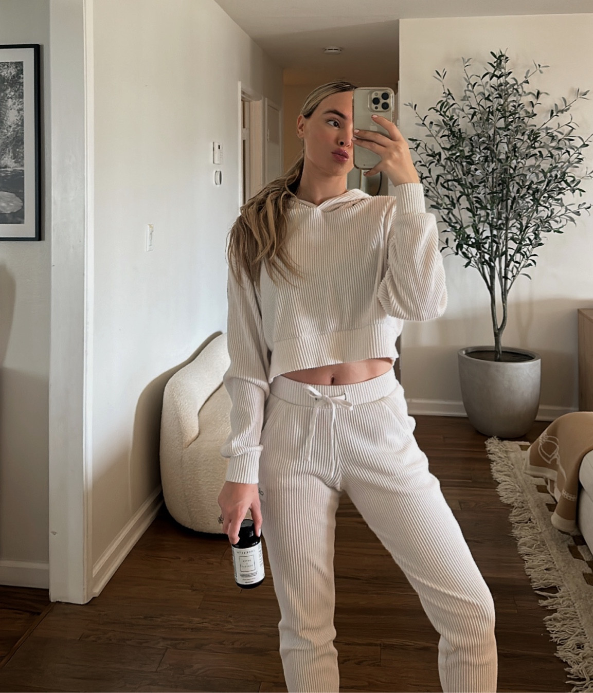 alo yoga muse hoodie&sweat pant