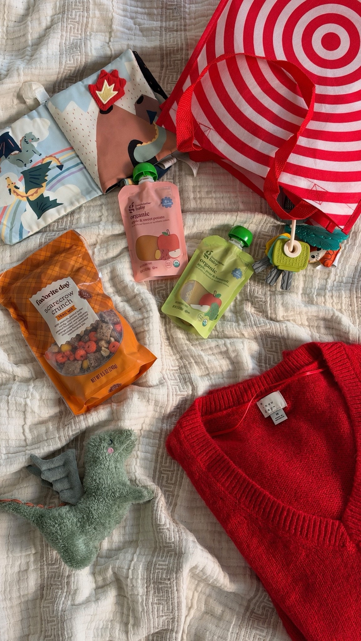 Everything I packed for us for a fall picnic ❤️ Scarecrow crunch is finally back and it’s the best fall treat!