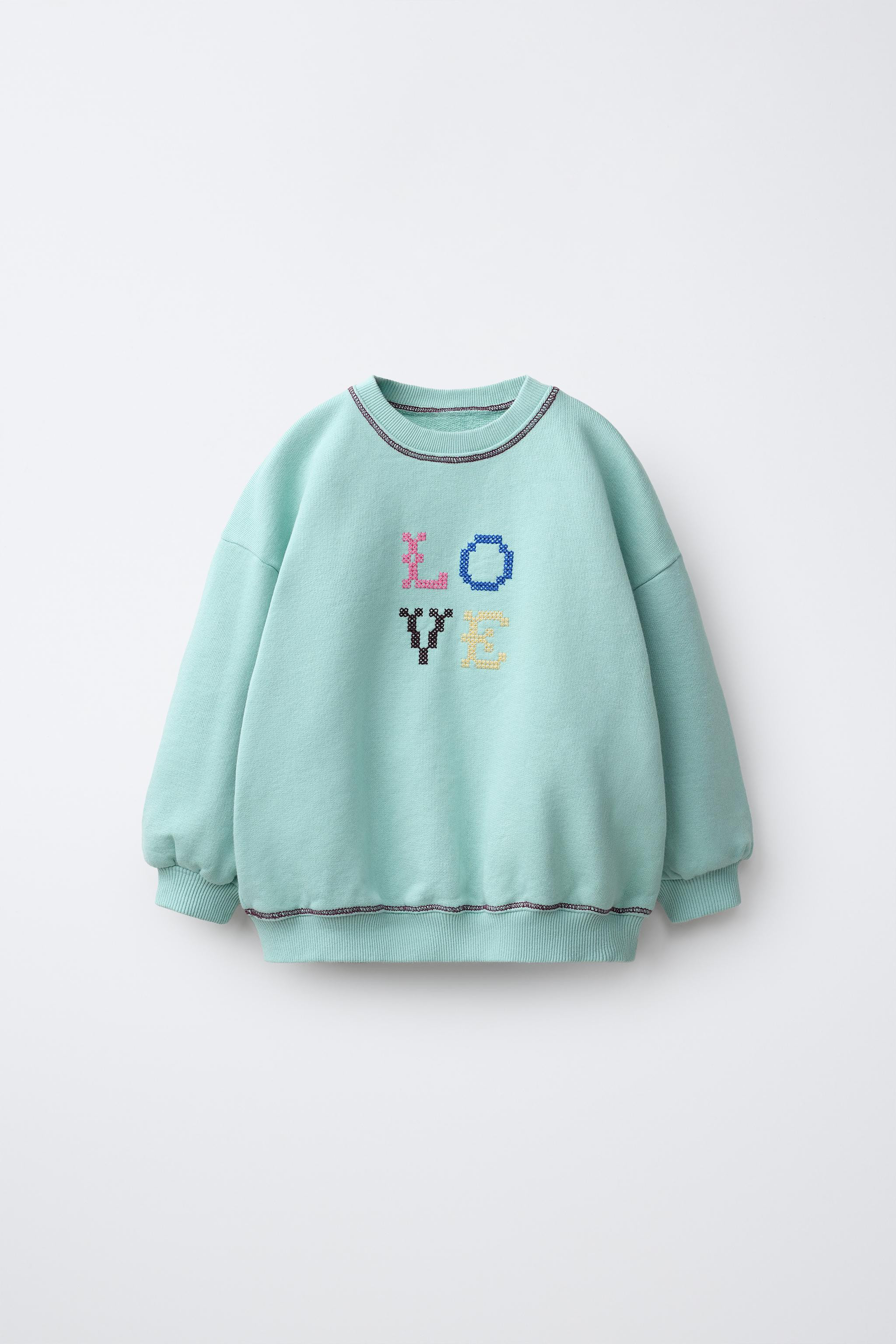 Round neck sweatshirt with long sleeves. Ribbed trim. Embroidered text detail at the chest. | Zara US
