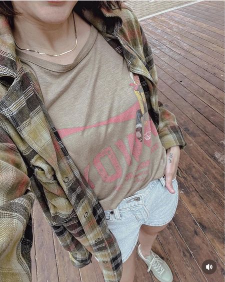 Chilly days and an oversized flannel are always a good mix! 

#flannel #tshirt #spring #vejas #sneakers #comfy #ootd

#LTKfindsunder100 #LTKstyletip