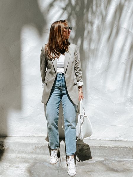 Early spring Inspo can’t go wrong with a blazer and jeans. It’s always the outfit I reach for when I don’t know what to wear. 