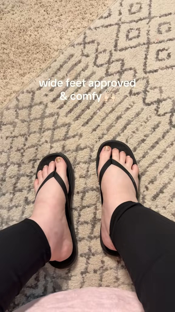 I get the hype now. 🙌🏻 
These flip flops are cushy and actually fit my wide feet.

hey dude flip flops, wide foot flip flops, comfortable summer sandals, cushy flip flops, casual everyday sandals
