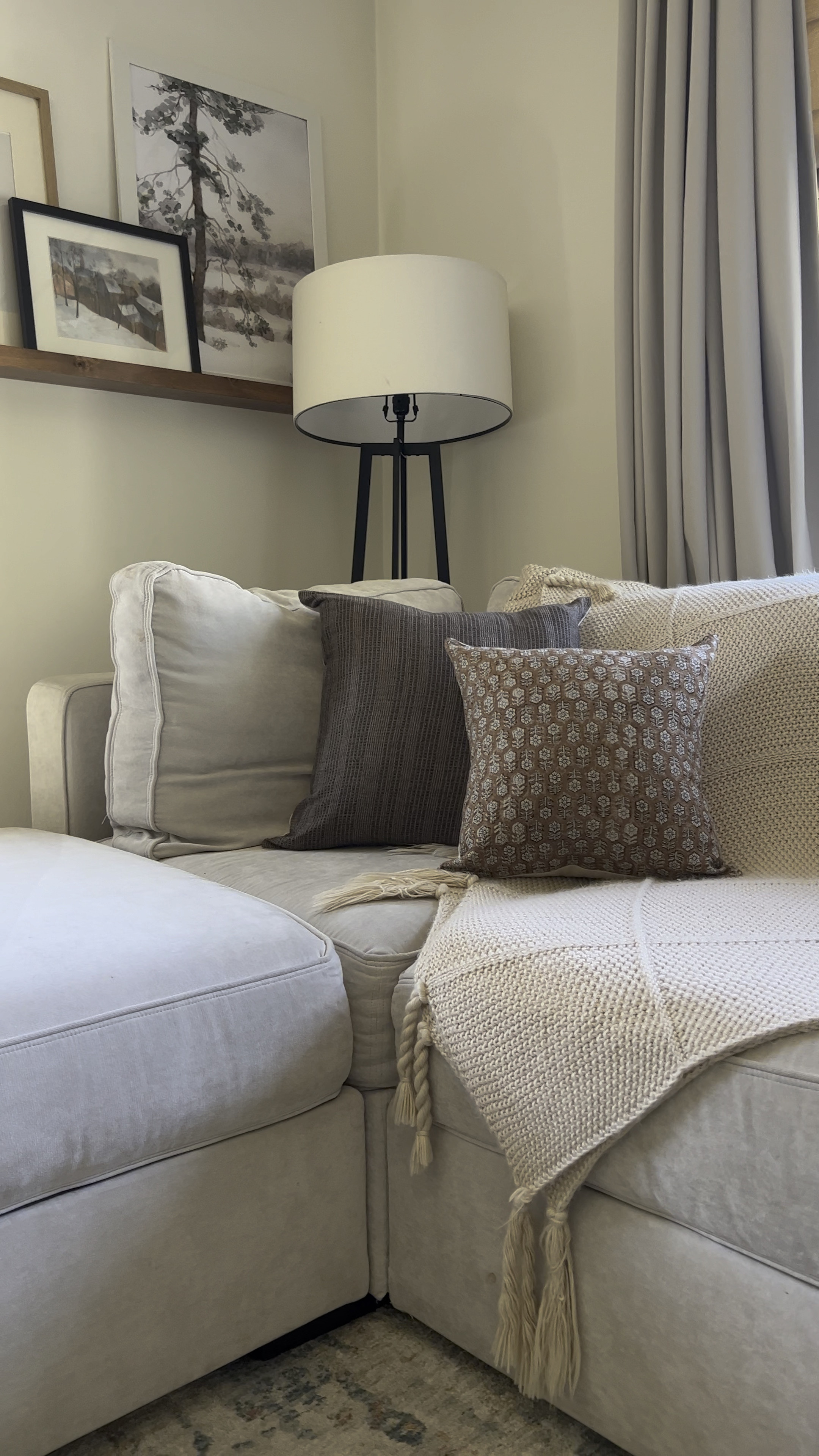 Living room moody fall throw pillows 

#LTKSeasonal #LTKhome