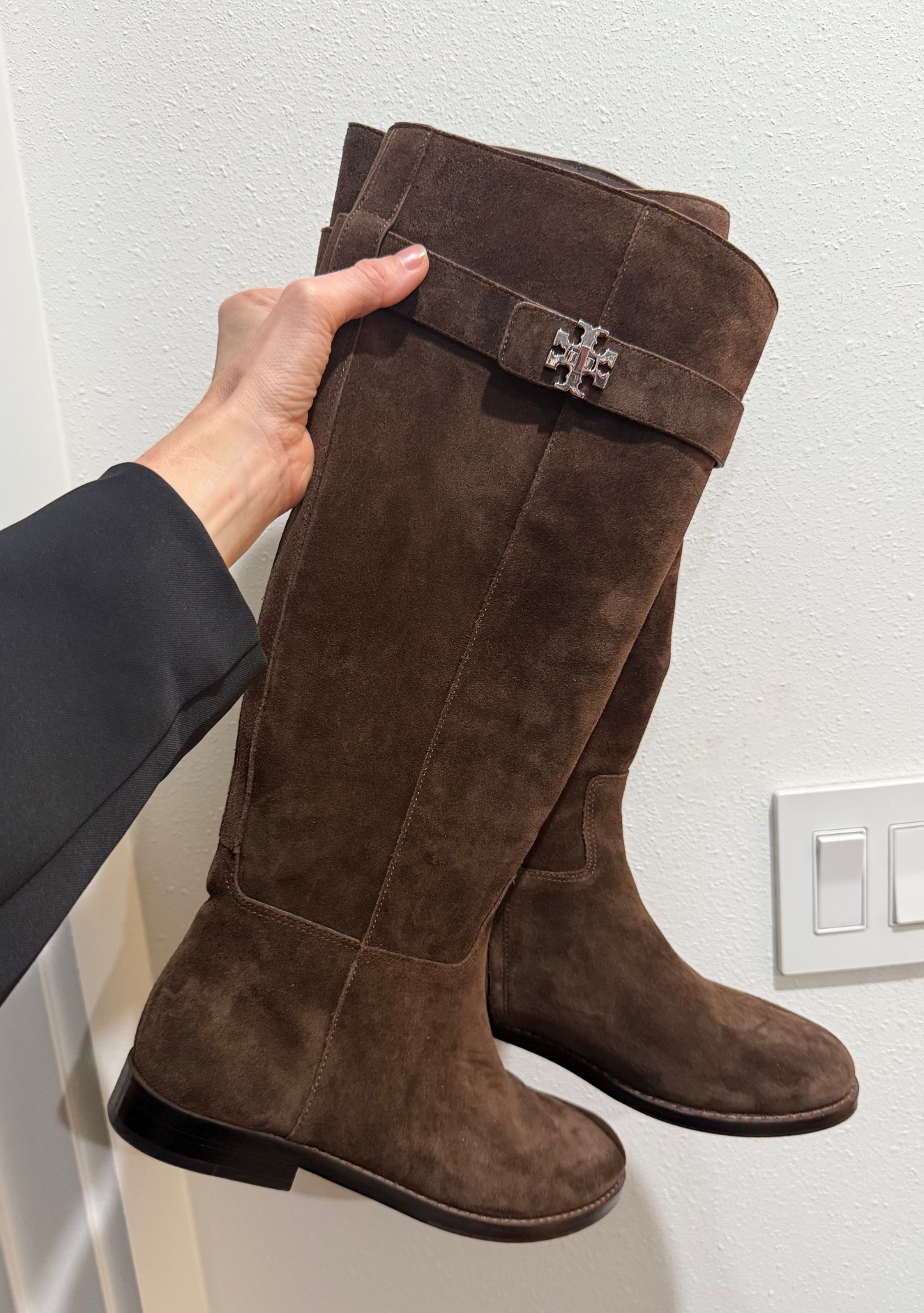 Just opened the Tory Burch Knee High Riding Boots and they are EVERYTHING ✨🥹 
They fit TTS- I’m a size 7.5 and ordered a 7.5! #ToryBurch #FallBoots

#LTKStyleTip #LTKSeasonal #LTKGiftGuide