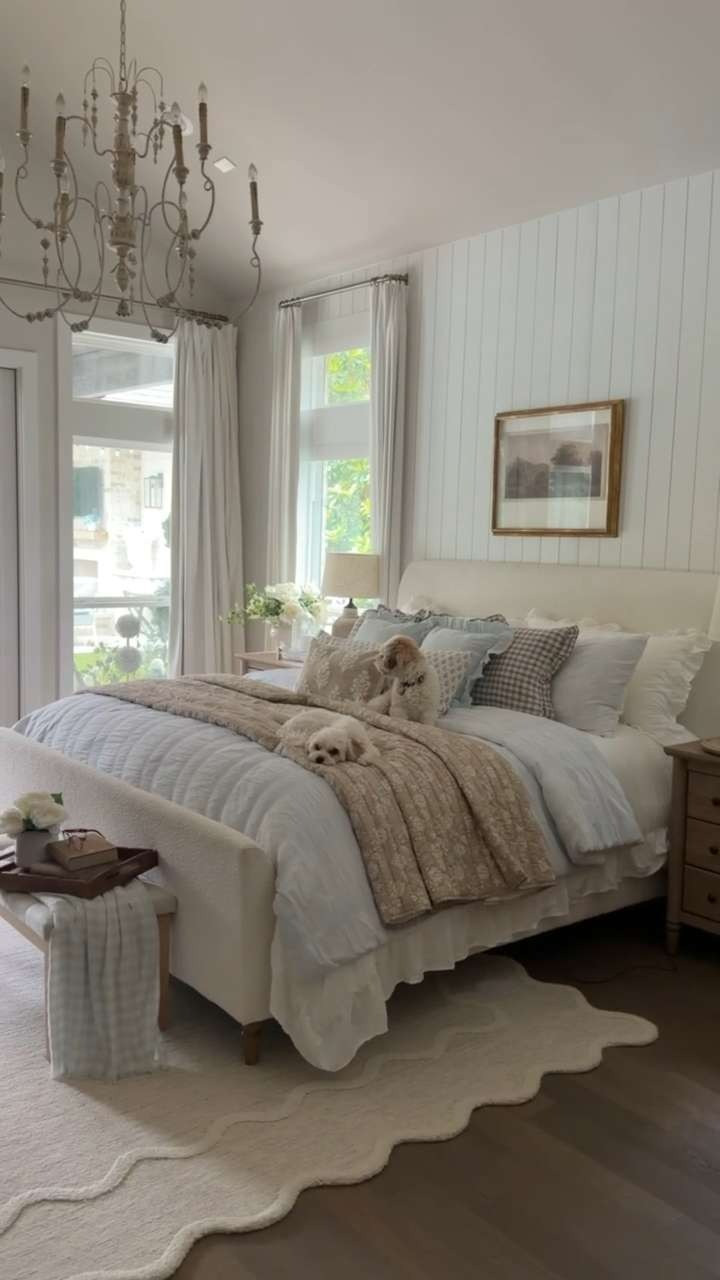 Our bedroom is feeling SO luxe and cozy these days with our new bedding, pillow collection and STUNNING scalloped Stella rug! 

 #LTKSeasonal #LTKHome