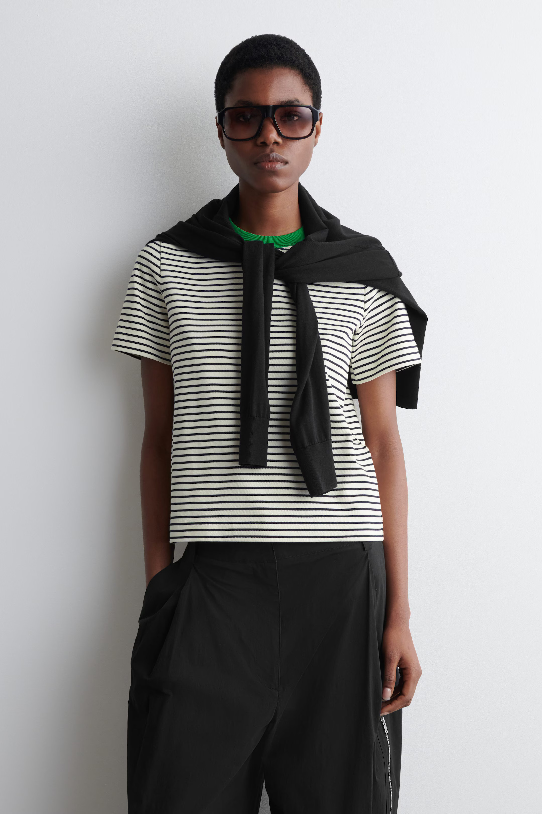 CLEAN CUT REGULAR T-SHIRT - BLACK / GREEN / STRIPED | COS | COS (AU)