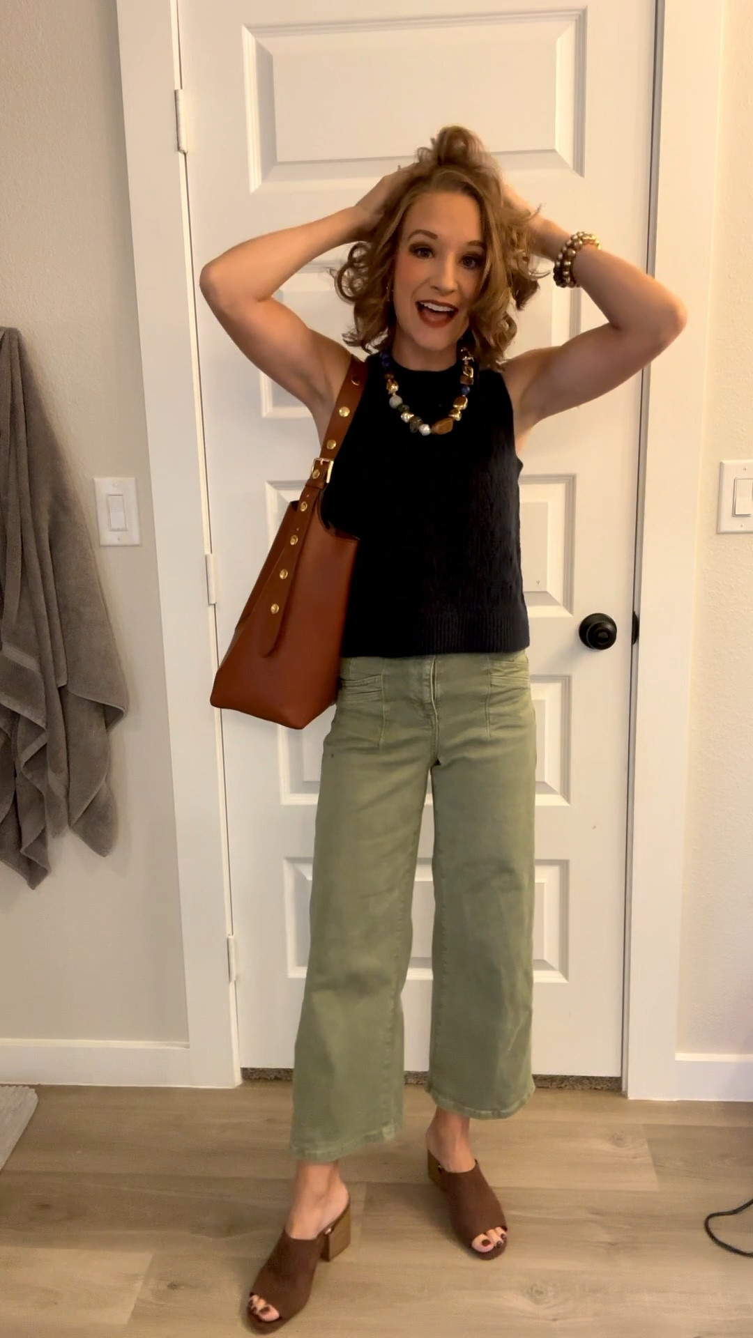 Outfit of the day for church this morning! Fall is in the air 💚🤎👜