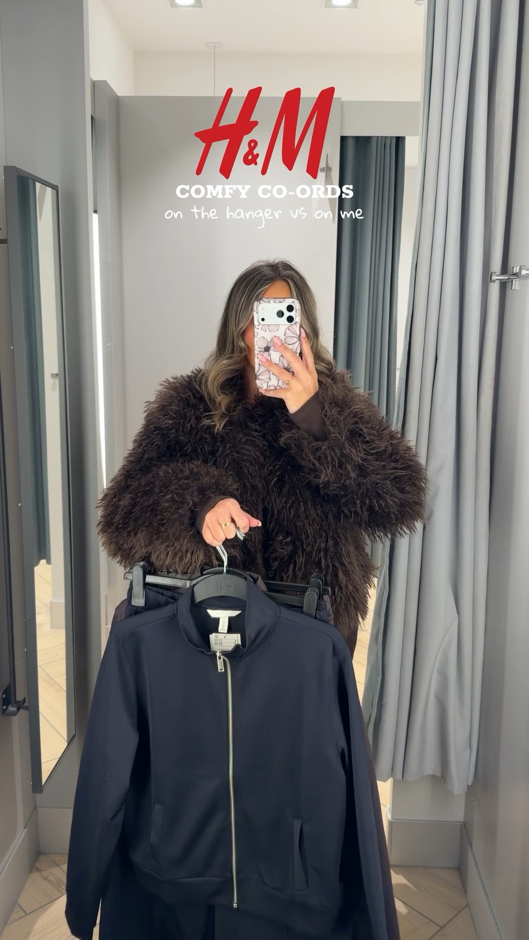 H&M comfy tracksuits 

I’m a uk size 10, 5ft4 and I’m wearing a small bottoms and a large jacket

Loungewear, tracksuit, wfh outfit, everyday easy outfit, travel outfit, airport outfit 

#LTKstyletip #LTKtravel #LTKwinter