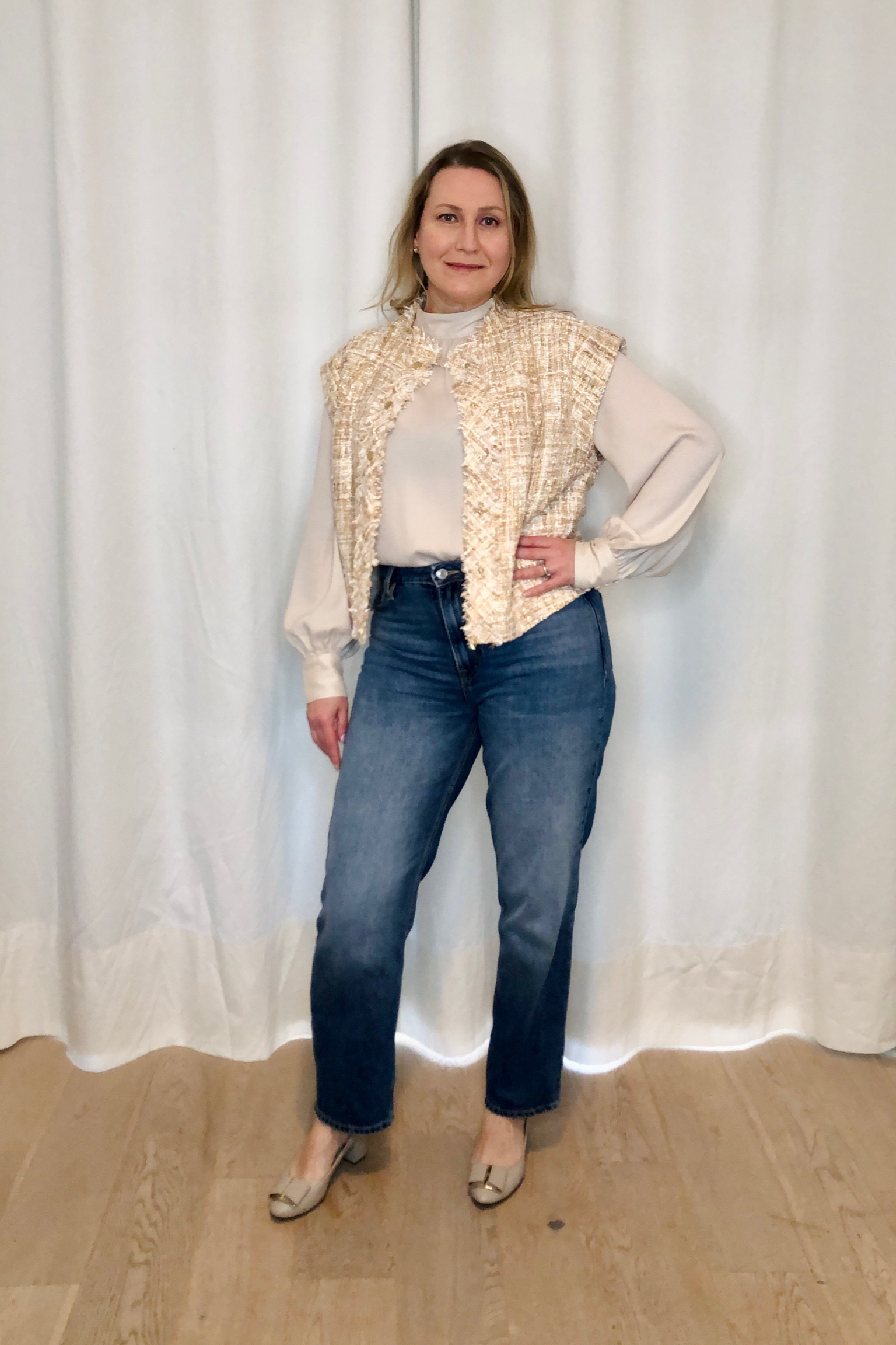 🚨Spring Trend Alert: Feminine Bouclé  & Tweed 🚨

I got this cute sparkly tweed vest and I can already see that it’ll be one of my transitional style staples. We all know that Dutch spring is a big tease who gives, but mostly takes, so you’ll need to master the art of stylish layering. 

An oversized tweed vest is more relaxed than a chic jacket and also comfier to use than a fitted blazer would be. I paired mine with boyfriend jeans and billowy blouse with a high neck. 

This look could be glammed up with a truckload of pearls à la Coco Chanel. The material itself has such elegant Parisian lady vibes and I wanna hop on this trend immediately. 

How about you? Too ladylike or exactly what you have been longing for?



Tweed vest, bouclé vest, sleeveless blazer, sparkly tweed, feminine style, chic style, elegant style, spring look, spring trend, spring outfit, transitional style, Summum Woman, De Bijenkorf, Dutch fashion, Amsterdam fashion 

#ltkfashion #ltkstyle

#LTKstyletip #LTKeurope #LTKworkwear