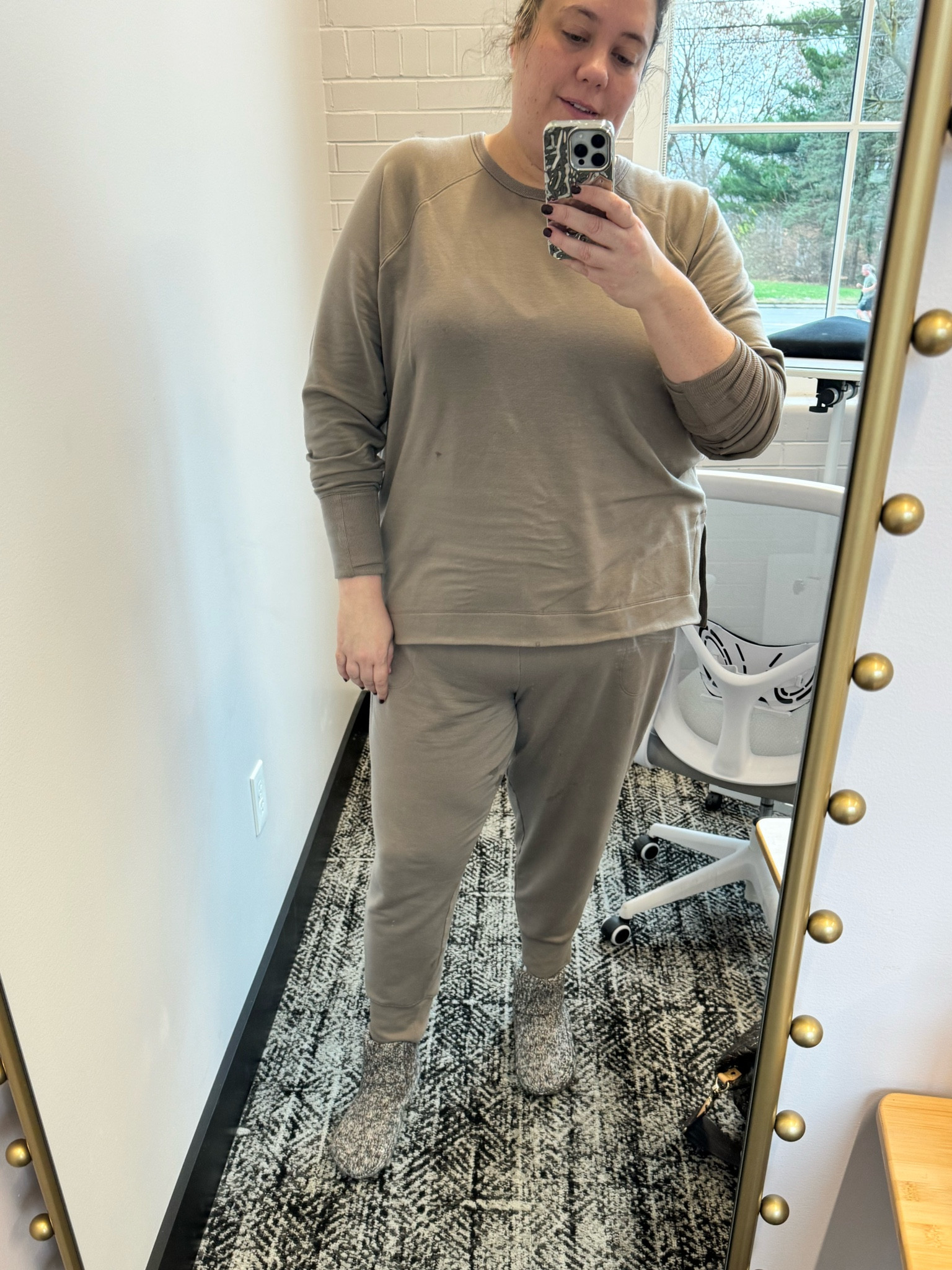 The softest and most comfortable sweatshirt and joggers of all time. Get 20% off $150 with HELLOATH20 or use L2X9AMLSD7 for 20% off one item! 