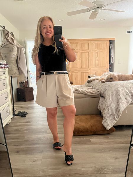 Today’s outfit check - Bermuda Trouser look, my favorite body from Amazon ( comes in three colors ), and black sandals; let's go!

#LTKFindsUnder100 #LTKStyleTip #LTKOver40



#liketkit 