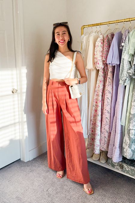 Top (small), linen pants (XS), summer outfit, summer fashion, spring outfit

#LTKStyleTip #LTKSeasonal #LTKFindsUnder50