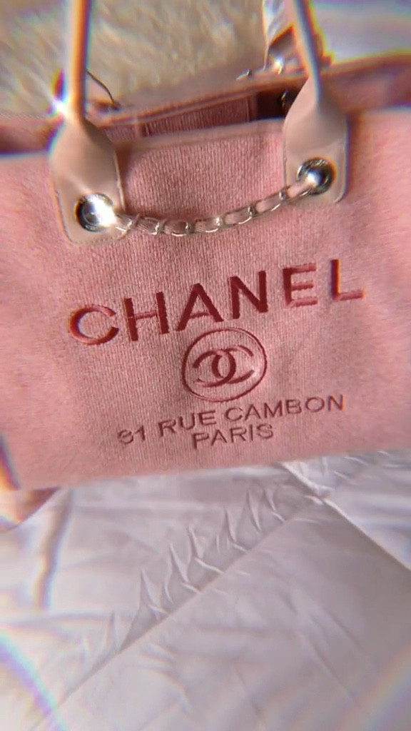 Yellow app 

#LTKstyletip #LTKwinter #LTKbag