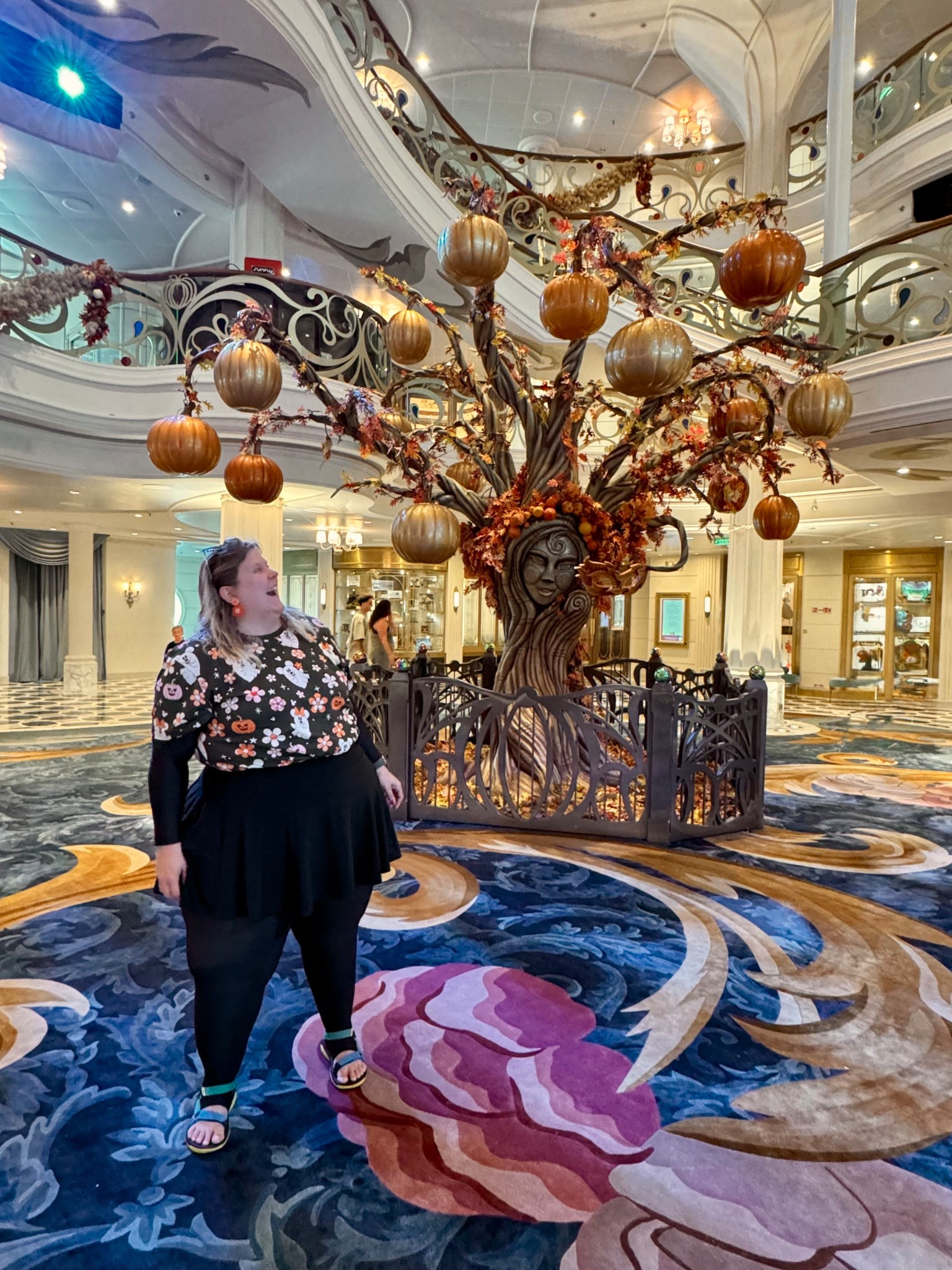 Obsessed with this tee!

#LTKPlusSize #LTKSeasonal #LTKFindsUnder50