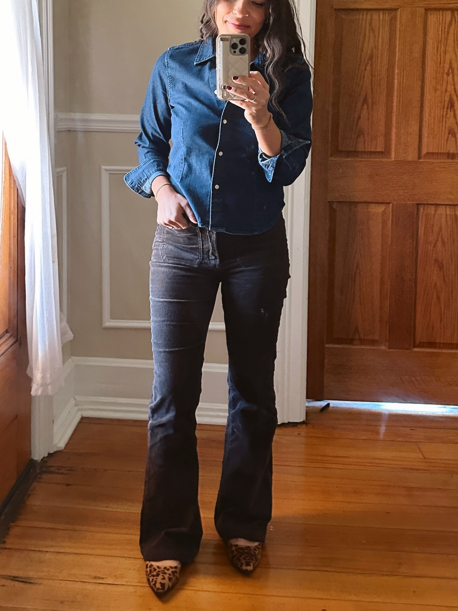 Stretch denim button down and flare cords from @gap
Pants: Wearing the short length that go well with flats (I’m size 5’5”)
Size up for the shirt! (Wearing a small)

#fallcapsule

#LTKFindsUnder100 #LTKFindsUnder50 #LTKSaleAlert