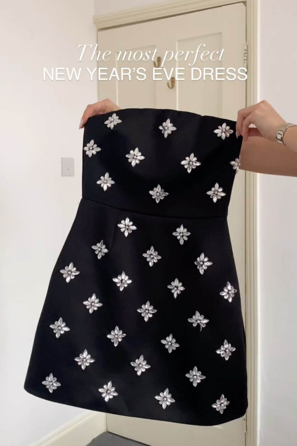 New Year’s Eve is for sequins and embellishments ✨🖤

Dress linked over on my LTK 💕

#newyearseveoutfit #newyearseveparty #nyeoutfit #festivedress #partydress #sequinsdress #partyoutfits #partyoutfitideas #styleinspo #lbd #littleblackdress #pinterestinspired #outfitideas