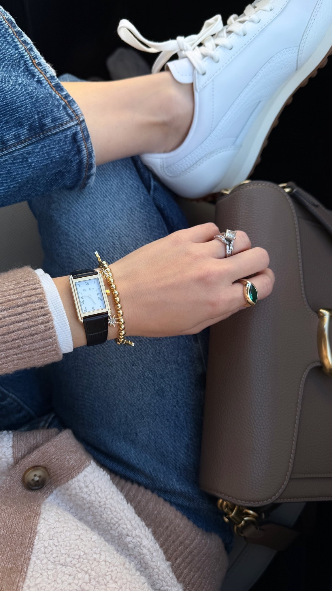 Proof that the little details matter.
A clean sneaker, relaxed denim, and a classic wrist stack instantly elevate the most simple outfit.
These are the pieces I wear daily because they work with everything and never feel overdone.