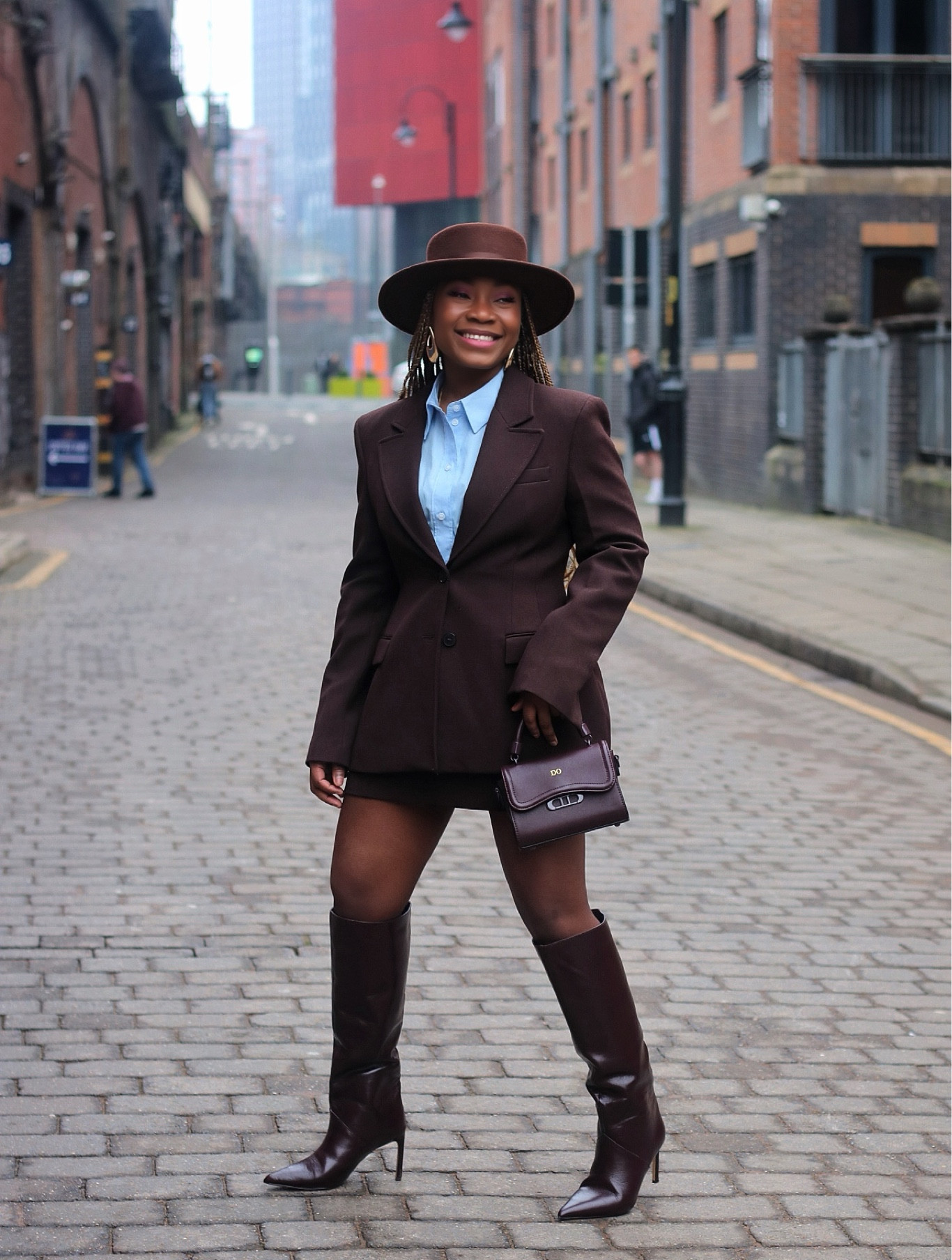 Brown with a mix of blue 🤎🩵