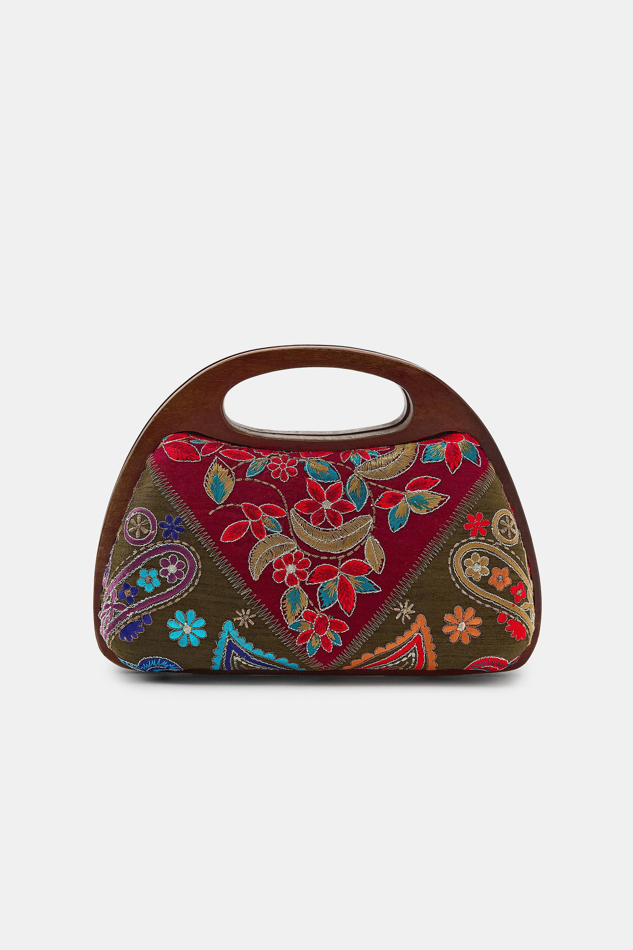 Box-shaped bag. Features floral embroidery and contrasting metallic thread detailing. Lined inter... | Zara US