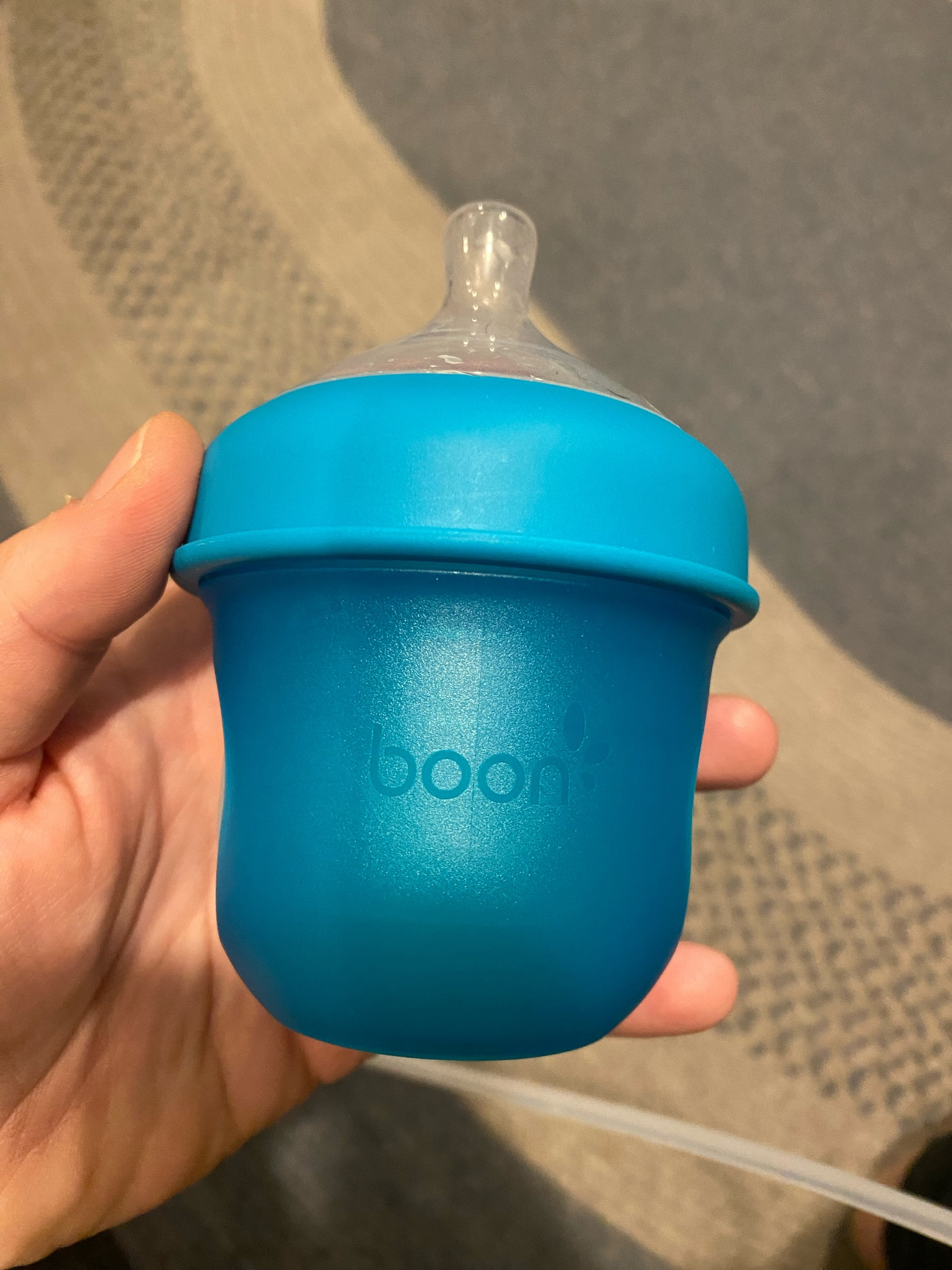 These Boon Bottles are our favorite so far. Easy and convenient  with awesome colors 💙 #boon #boonbottles 