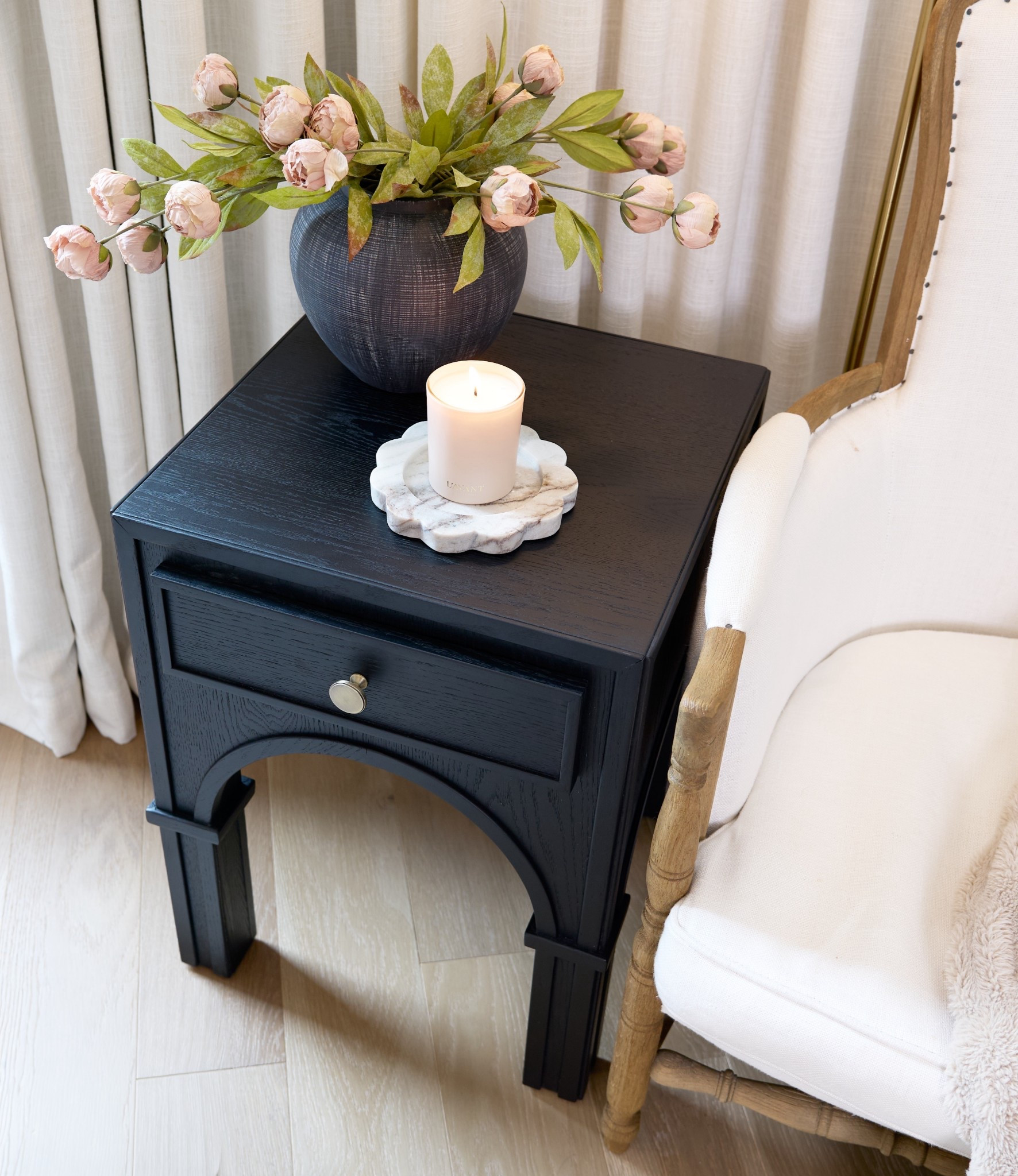 How I styled this bedroom corner…

Added simple decor

Bedroom
Accent table
Hernest

#LTKHome