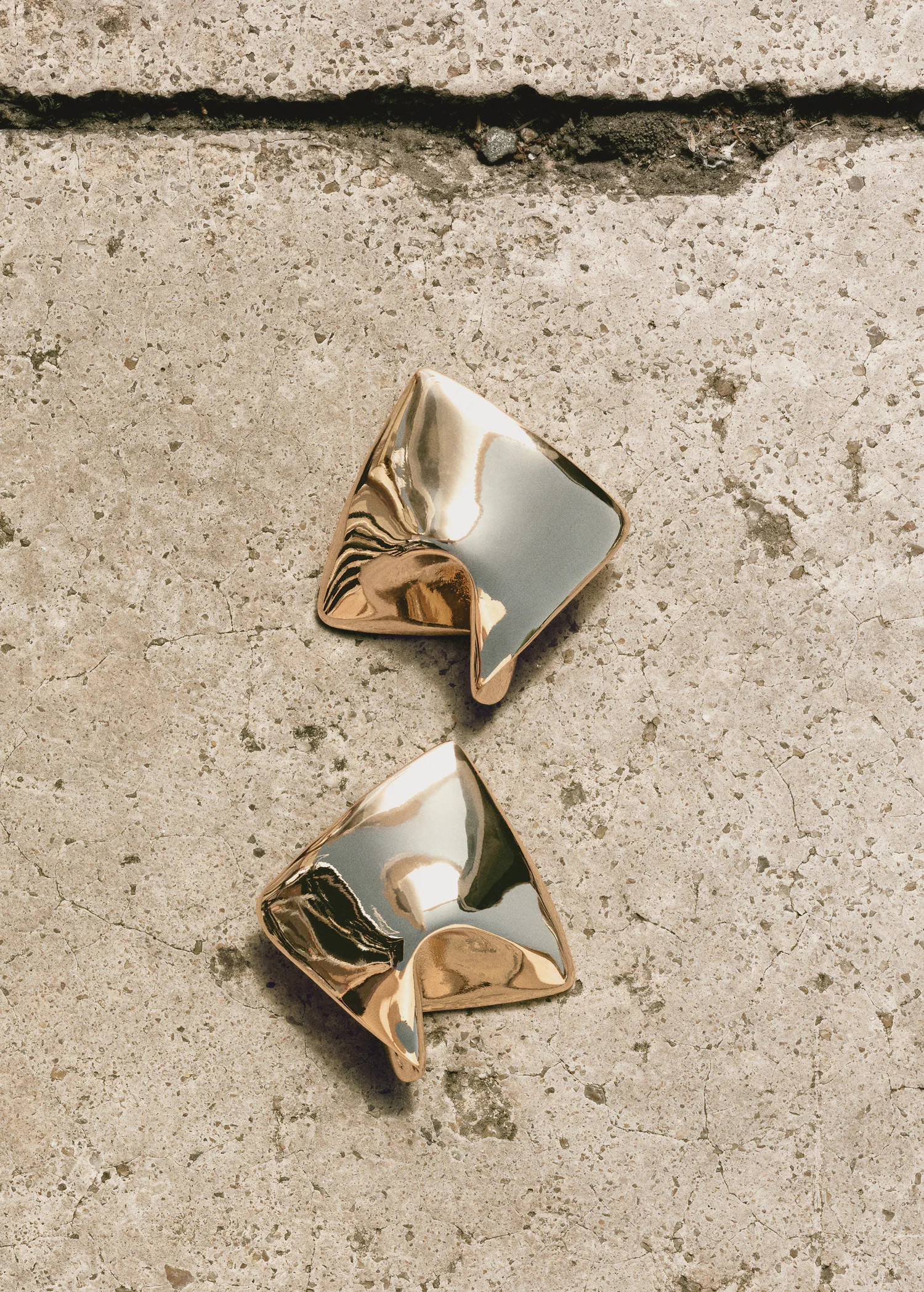 Irregular metallic earrings | Mango (US/MX/AU)