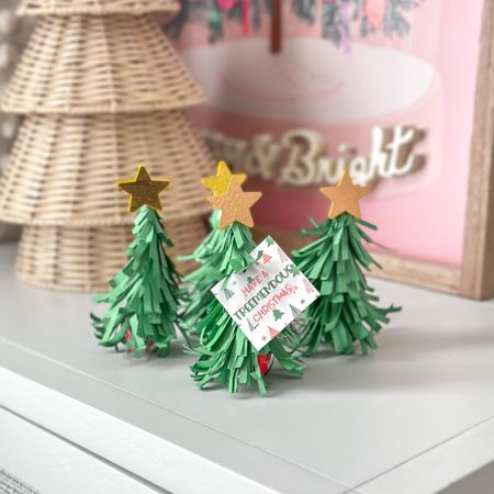 Easy & affordable holiday gift : Christmas Tree Lollipops 

These will be a hit with kids of all ages this holiday season!  

#gifts #christmas #kidsgifts #classmategifts #holiday 

#LTKkids #LTKHoliday #LTKfamily