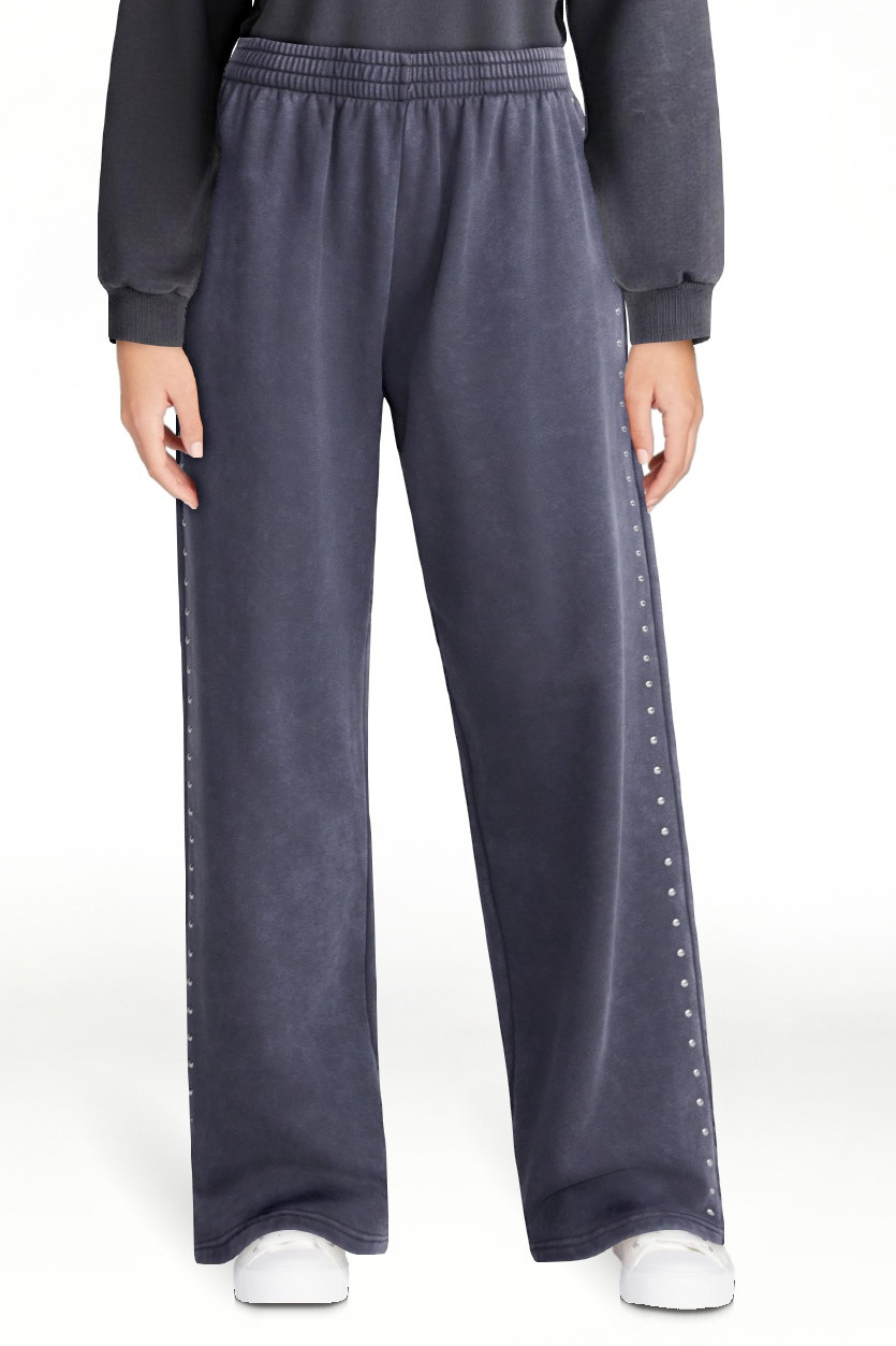 No Boundaries Mineral Wash Studded Sweatpants, 31" Inseam, Women's XXS-XXL | Walmart (US)