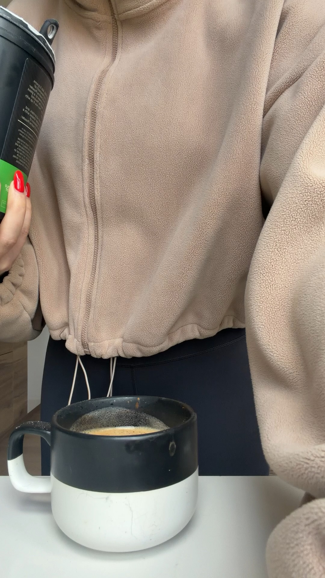 Ladies, don’t sleep on creatine!!! It isn’t just for muscle — it’s actually for your brain and overall energy too.
•Most of the creatine you take goes straight to your muscles, which is why the old recommendation was 3–5 grams a day.
•But your brain also uses creatine for energy, and women tend to have lower creatine stores, especially as we get older.
•That’s why a lot of newer research is suggesting 5–10 grams per day for women for things like brain health, mental clarity, and overall energy.

Just make sure you’re drinking plenty of water during the day￼(I just throw it into my 2nd cup of coffee, that’s why I linked all my coffee stuff)￼

#LTKfitnessgoals #LTKOver40 #LTKBeauty