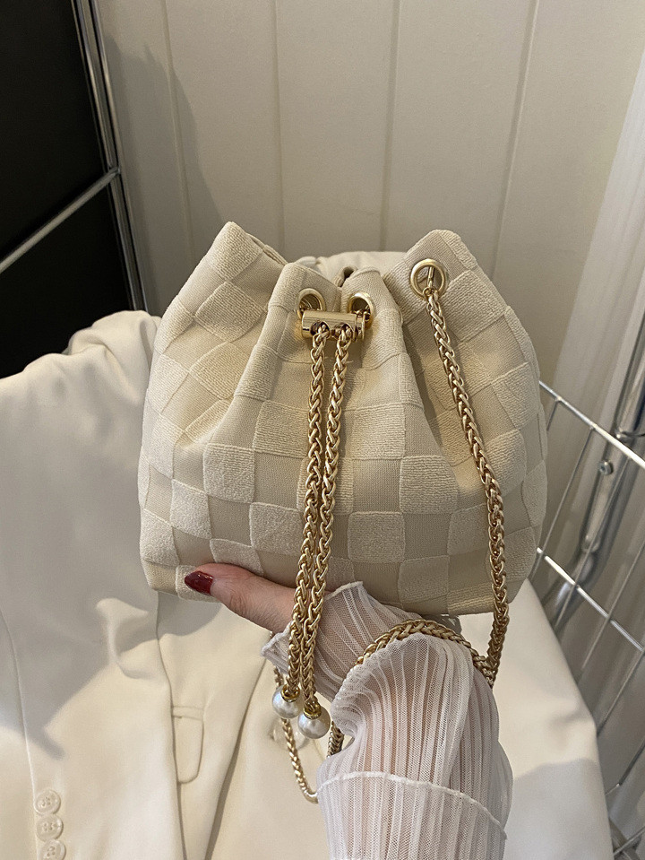 Mini New Stylish Woven Straw Golden Chain Drawstring Bucket Bag Beach Bag | SHEIN