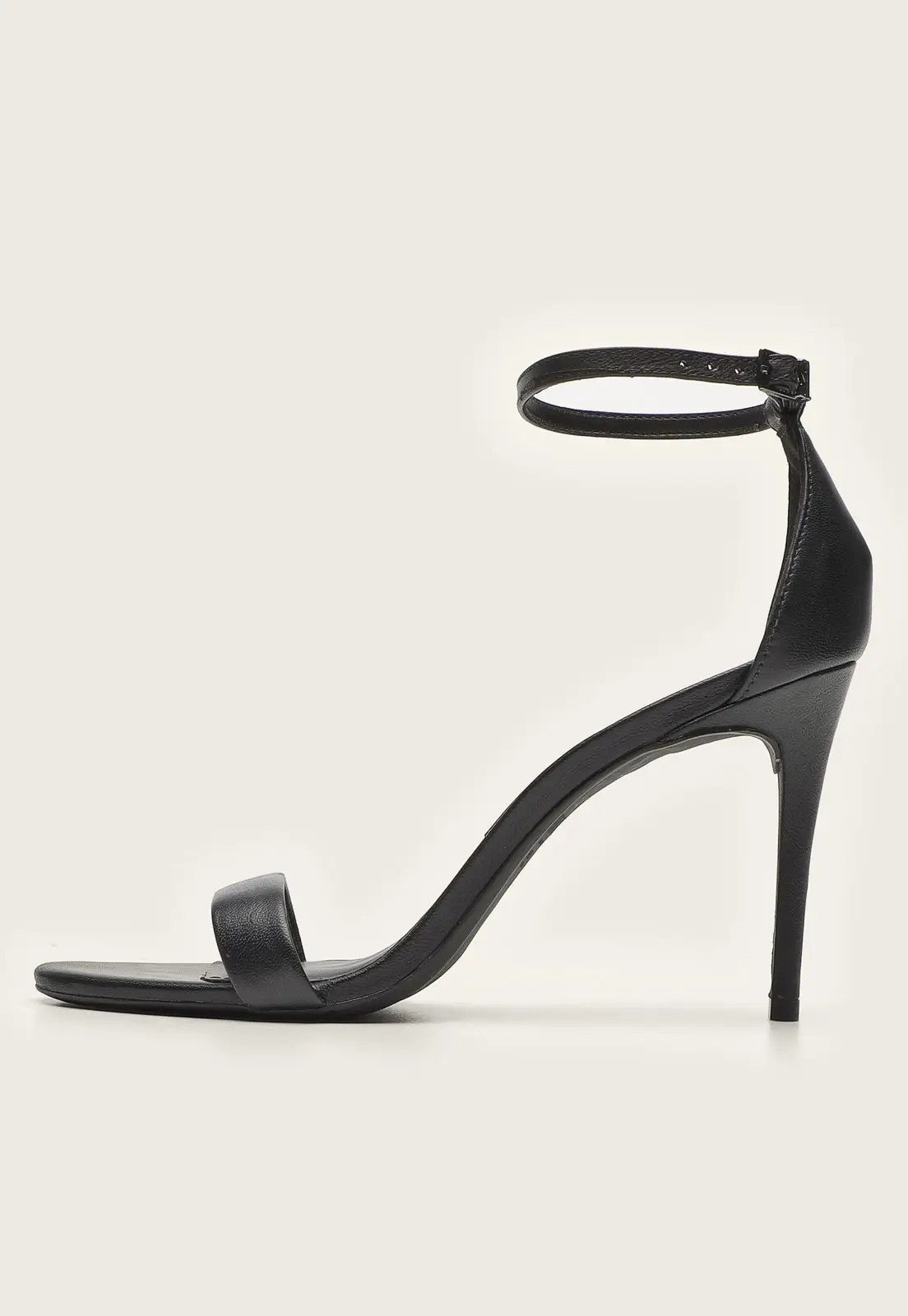 Sandália Santa Lolla Lisa Preta | Dafiti (BR)