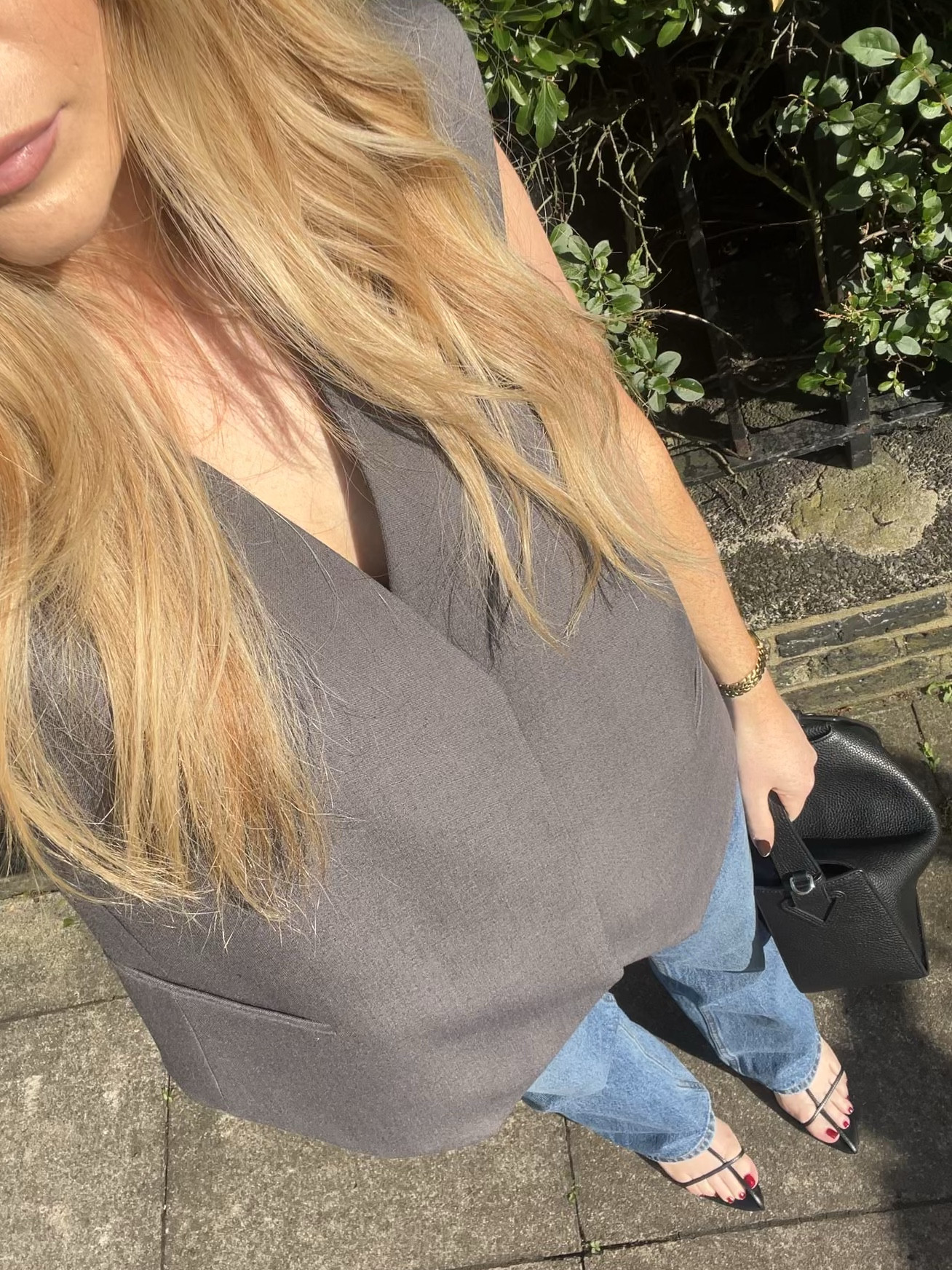 Did someone say jeans and a nice top?

Vest - old season Camilla and marc
Bag - the horse 
#outfit #ootn #style 

#LTKaustralia #LTKbag #LTKstyletip