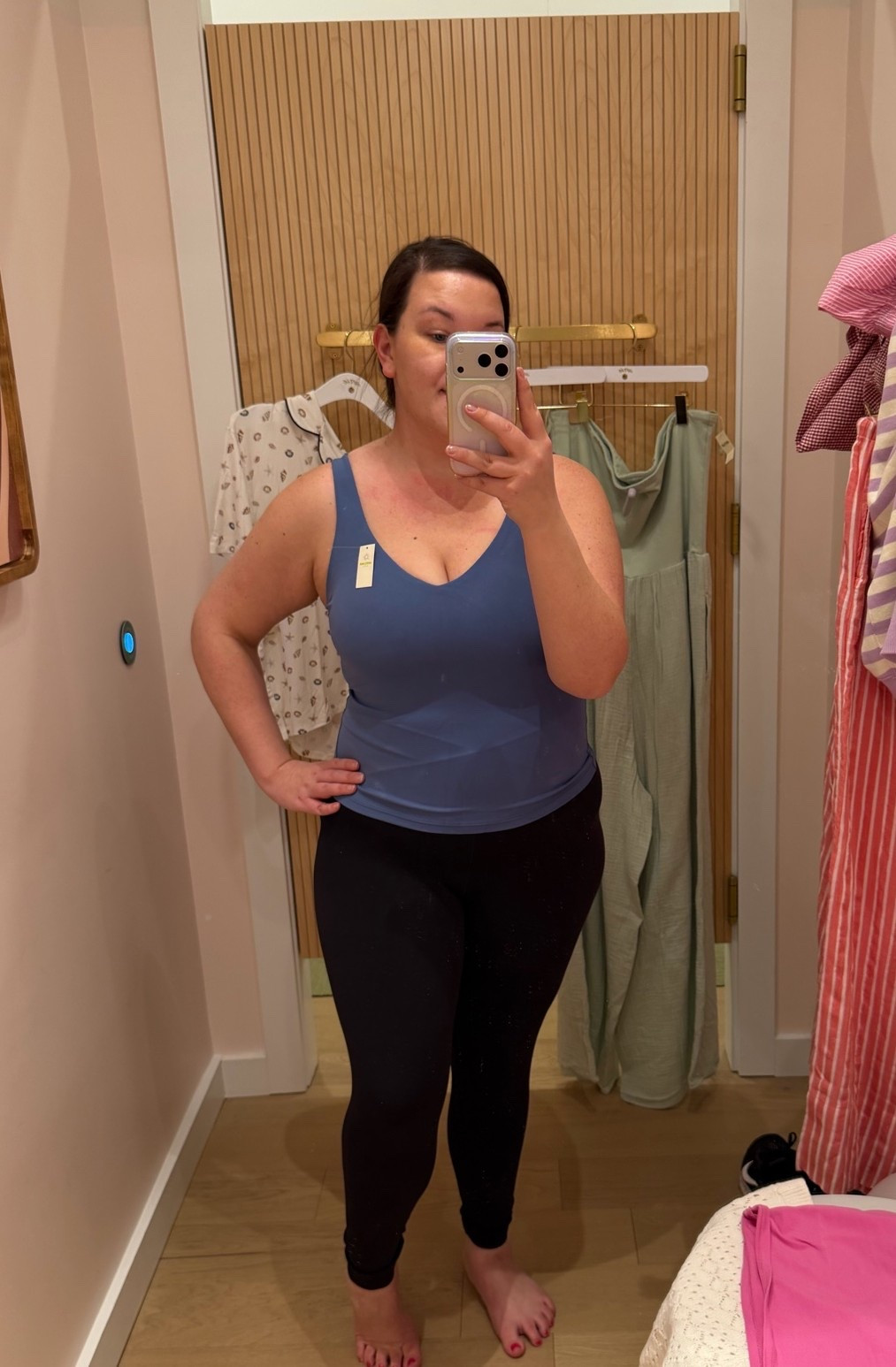 Love this athletic top and leggings from @Aerie

#LTKfitnessgoals