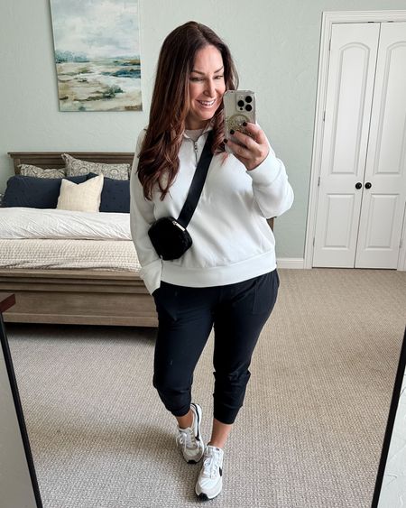 Spanx Pullover

Fit tips: Pullover, L // Joggers, LP // Sneakers size up 1/2

Fall outfit | fall fashion | curve style | midsize fashion | size large | joggers | Nike sneakers | everyday style | casual outfit 

#LTKstyletip #LTKshoecrush #LTKcurves