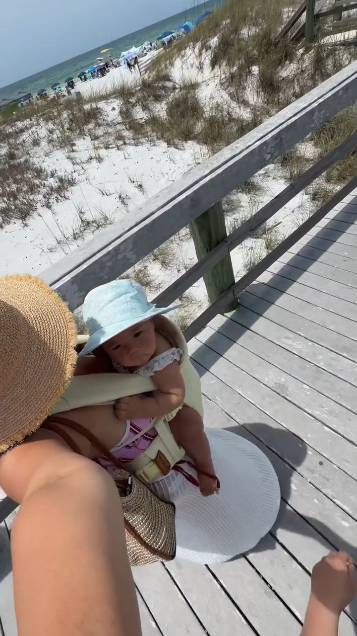 How many of you would do that jump my niece did?! Not I🤭
Spend day 2 in Destin with us!! Started the morning at parlor doughnuts (everything was 10/10!!!), beach for a few hours, lunch at crab trap- we always love coming here after the beach - arcade and then ended the night with some dinner at our house! 

#ditl #vacation #destin #summer #vlog spend the day with me, what to do in Destin as a family, beach, coffee, parlor doughnuts, baby, relatable