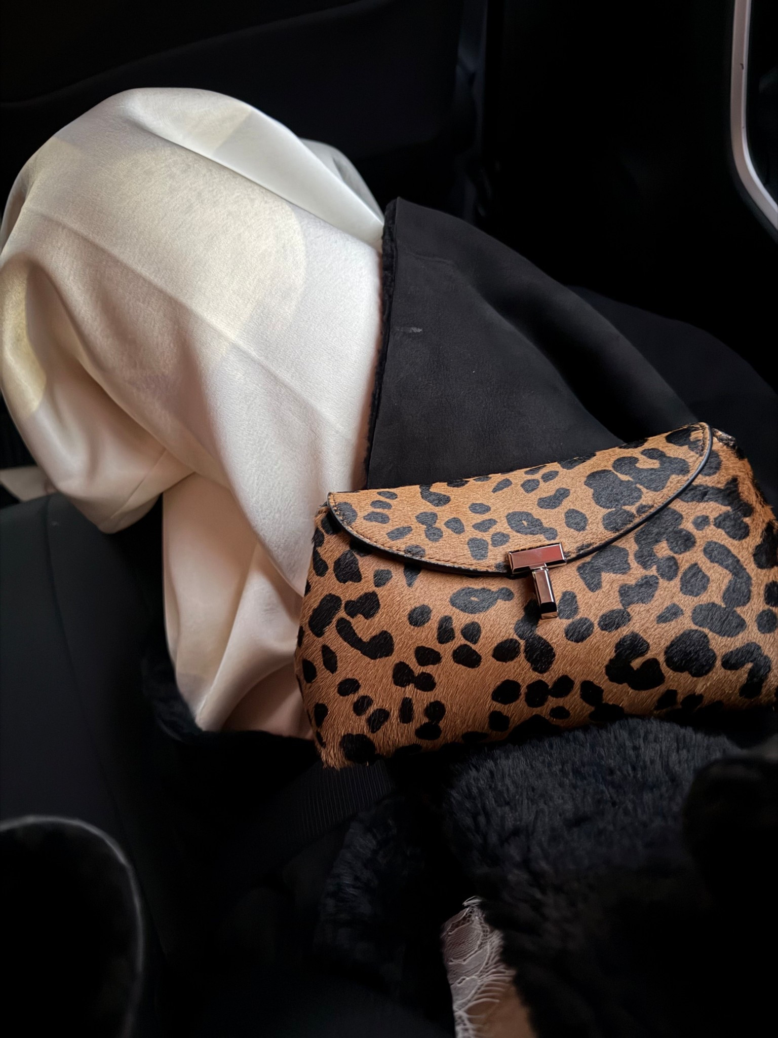 Datenight with the cutest leopard clutch  

#LTKootd