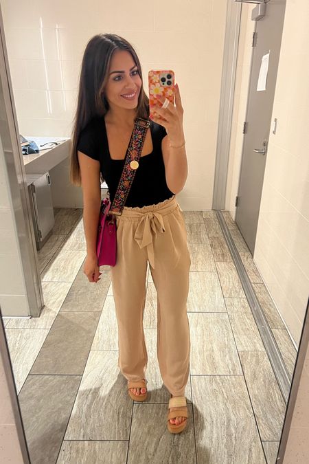 comfy and cute #traveloutfit for today! Pants and top run tts (I’m wearing a small in both)

#LTKworkwear #LTKfindsunder50 #LTKtravel