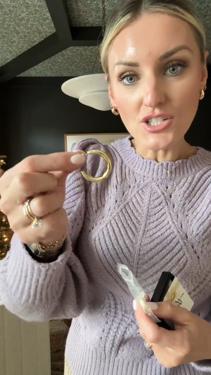 These gold hoops that are under $15 are a great gift for any girl in your life - mom, sister, friend, college daughter, teenage daughter, etc! These are just a classic earring they can always wear! This sweater is from last year, so it’s not available anymore! 

Loverly Grey, Amazon, gift ideas for her, teen girl gifts, college girl gifts, white elephant, gold hoops, mom gift ideas, friend gift ideas 

#LTKHoliday #LTKGiftGuide