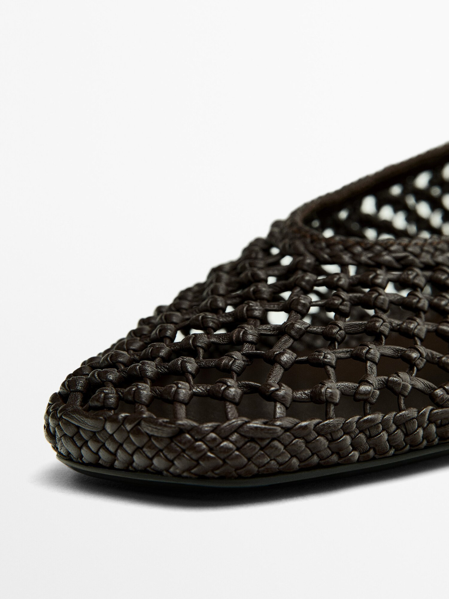 Brown braided leather ballet flats | Massimo Dutti US