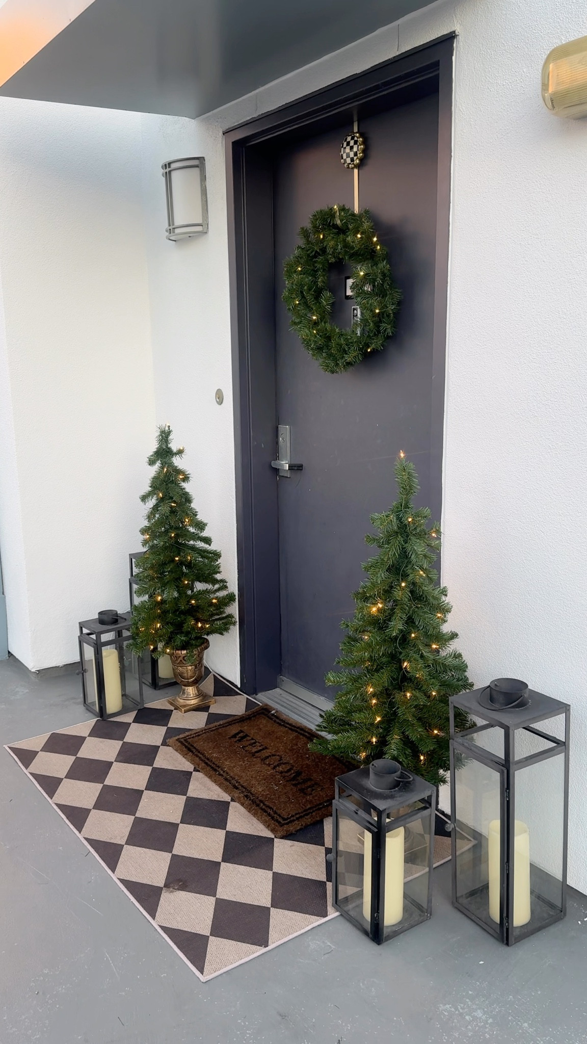 #Ad Don’t be that boring apartment front door this holiday season (but you can be lazy with this 3-in-1 Wayfair set like I was hehe). And honestly, my neighbors are all copying me days later hahaha…be THAT girl 😉 I look forward to putting up holiday decor every year and Wayfair helps me achieve my holiday decor dreams! @Wayfair #Wayfair #WayfairPartner #WinTheSeason

#LTKHome #LTKHoliday #LTKSeasonal