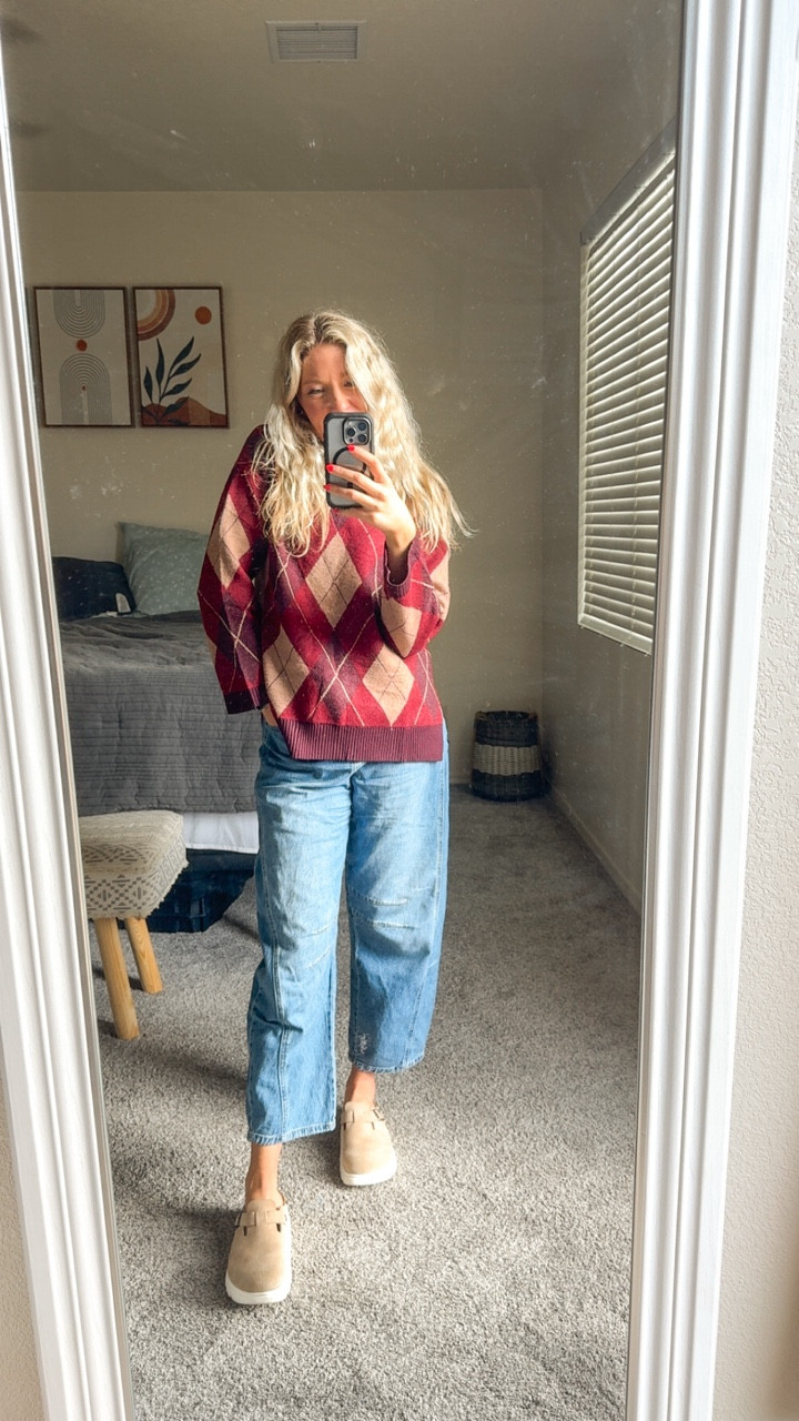 Argyle pattern on a sweater >> 

Wearing a small 👜

#LTKWorkwear #LTKSeasonal #LTKStyleTip