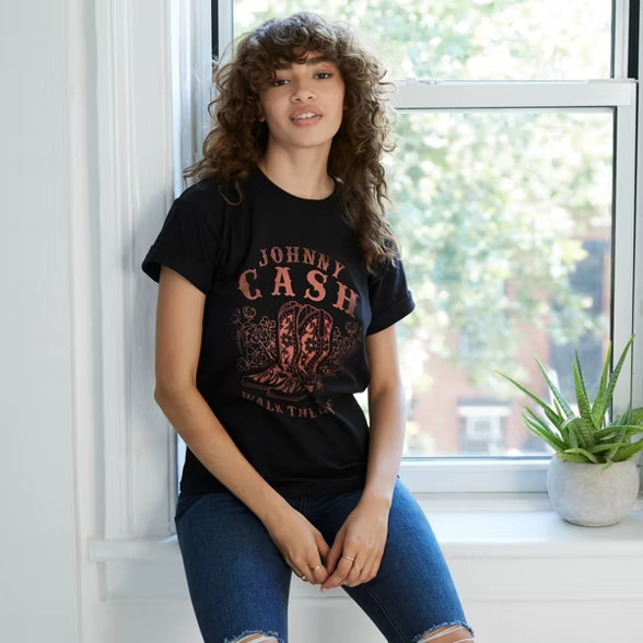 Women's Johnny Cash Short Sleeve Graphic T-Shirt - Black | Target