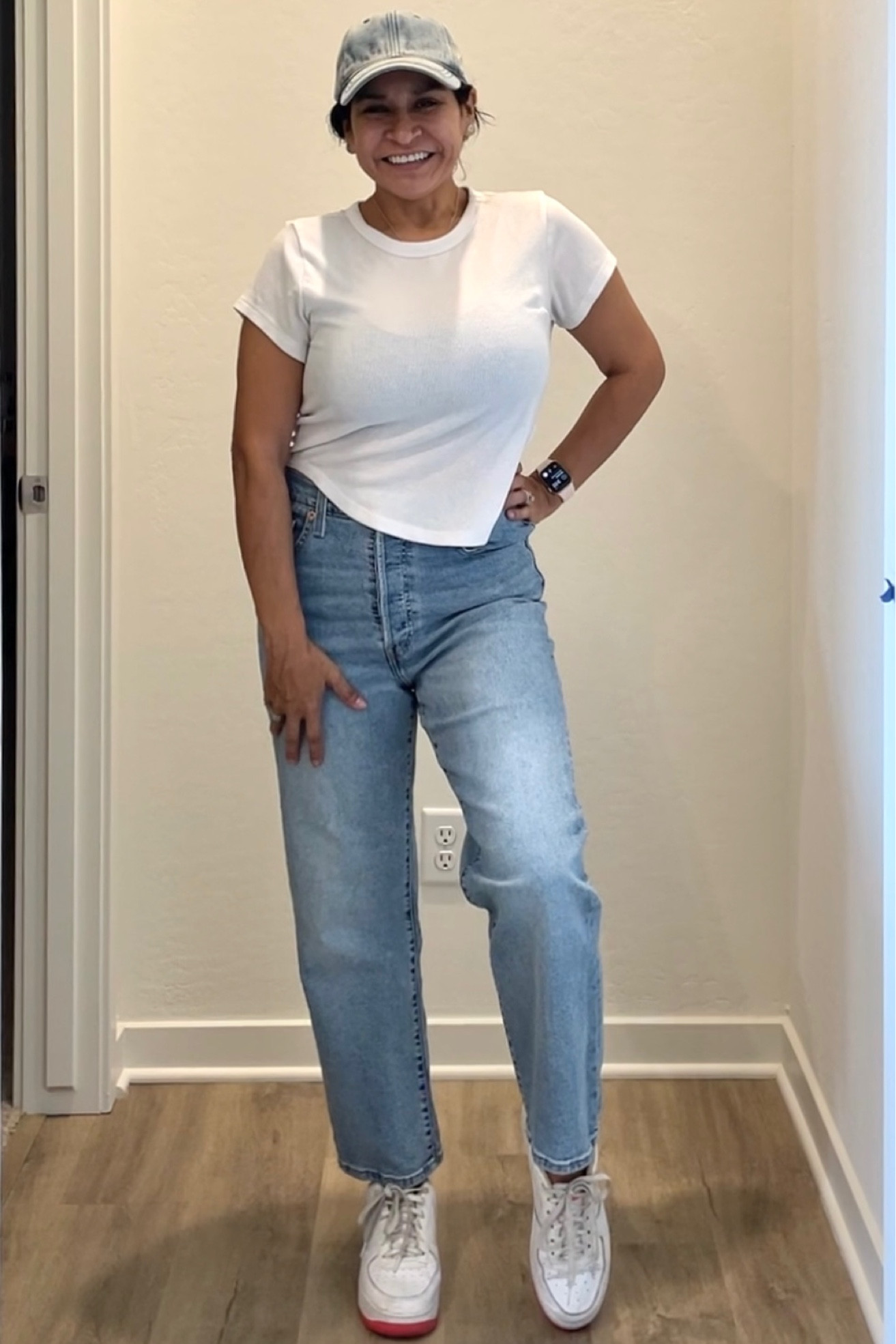 #levis #levisjeans #classicoutfit #everydaystyle #levisribcageanklejeans #oldnavy #oldnavytee #momstyle #petitestyle #nike #nikeairforce #nikesneakers #tomboystyle #classiclook #everydaystyle #denimhat #denimballcap

#LTKshoecrush #LTKcurves #LTKstyletip