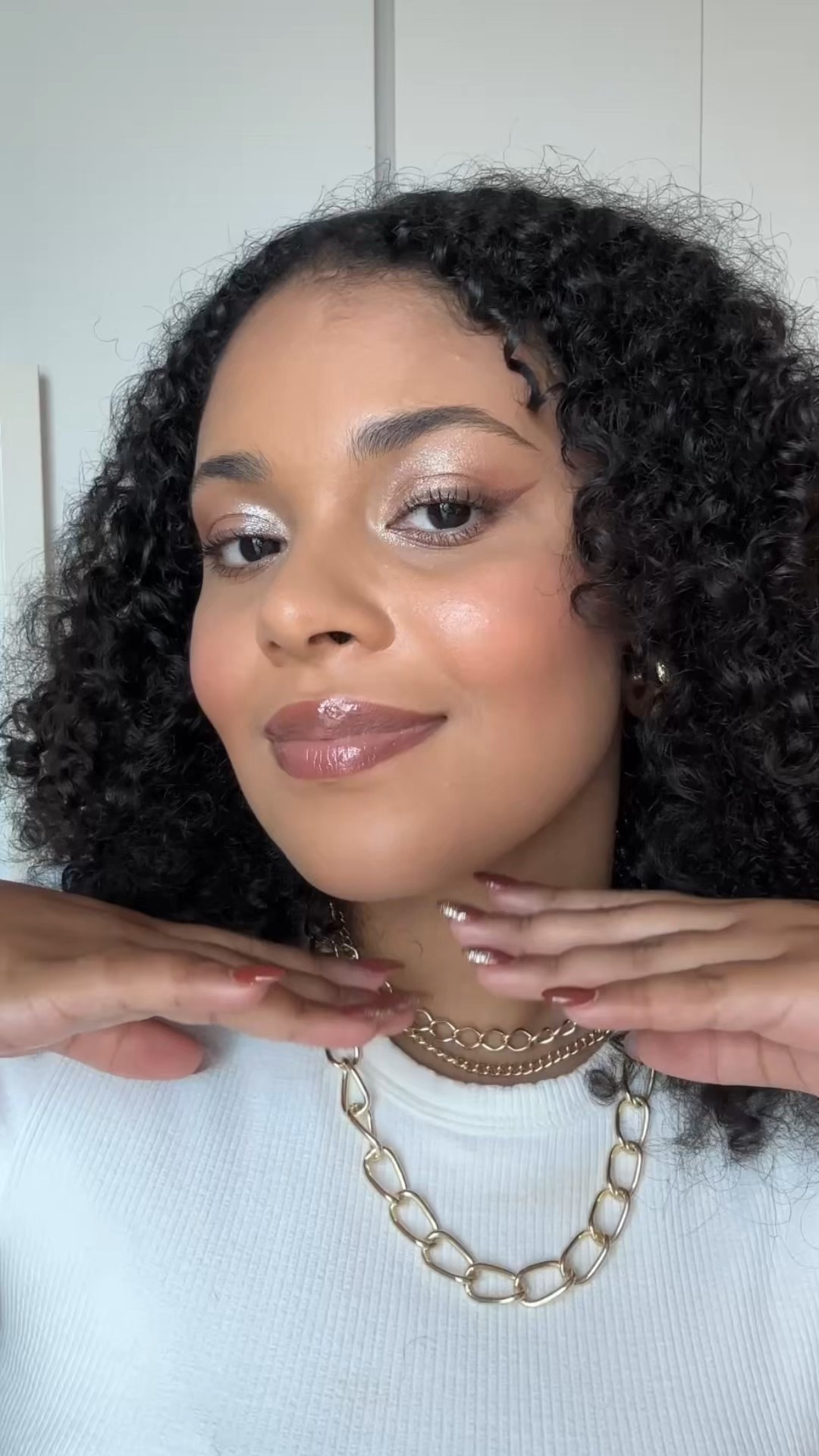 Pega essa dica de maquiagem para usar no festival Lollapalooza, super fácil e bem brilhante, dá pra fazer com a paleta que você tiver em casa e com as cores que você preferir! Me contem, o que vocês acharam? ✨

#LTKbrasil #LTKbeleza