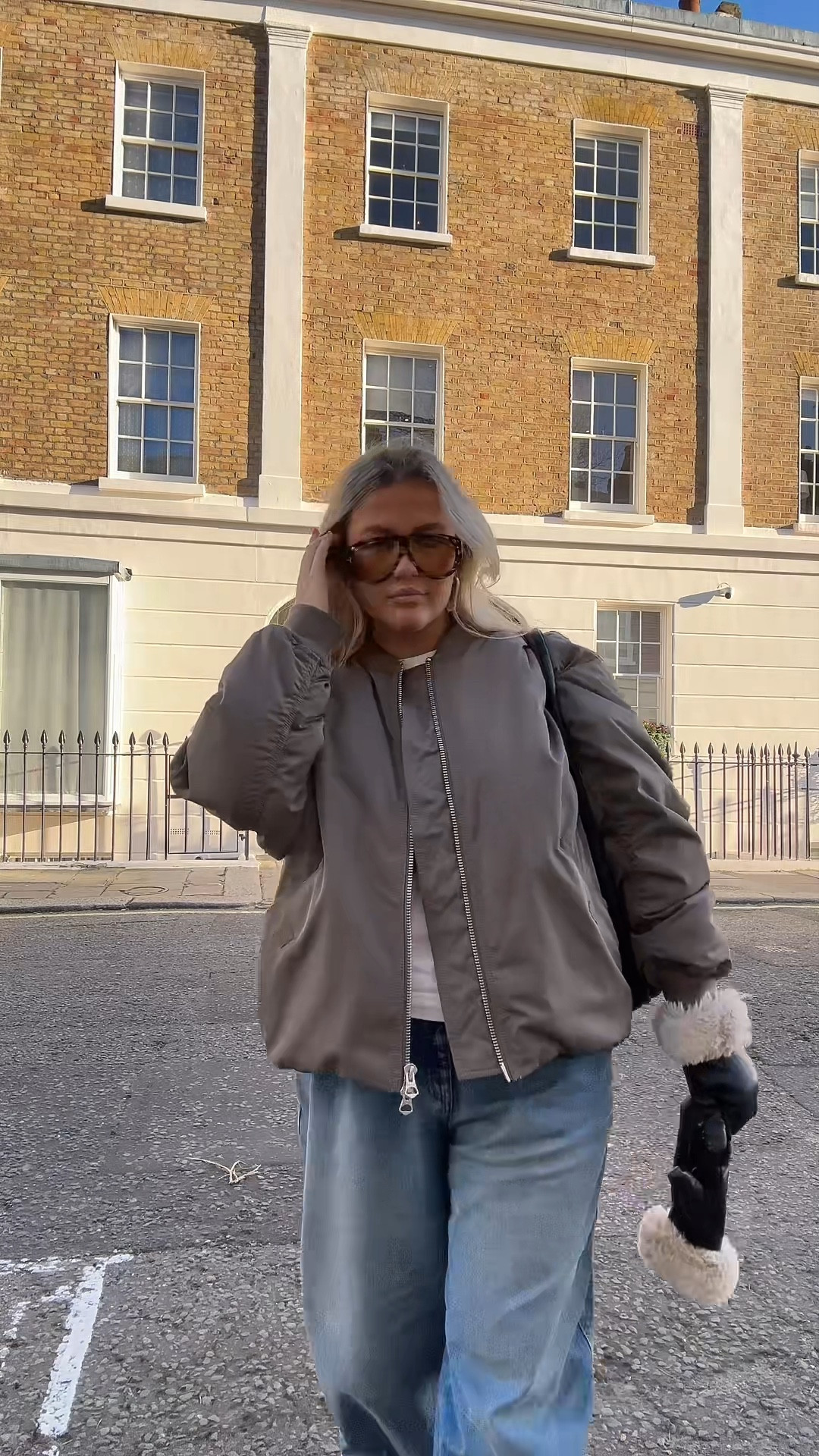 Baggy jeans + bomber + white tee 🙂👋

#LTKSeasonal #LTKfindsunder100 #LTKeurope